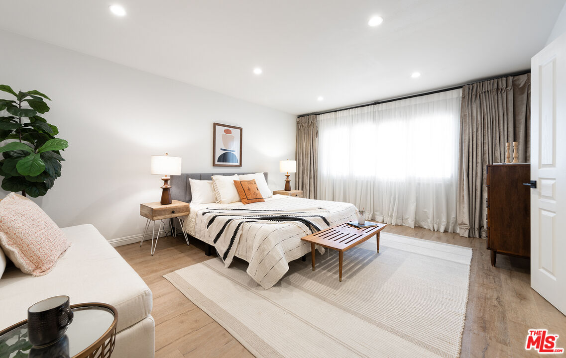 1920 Pandora Ave Unit: 8