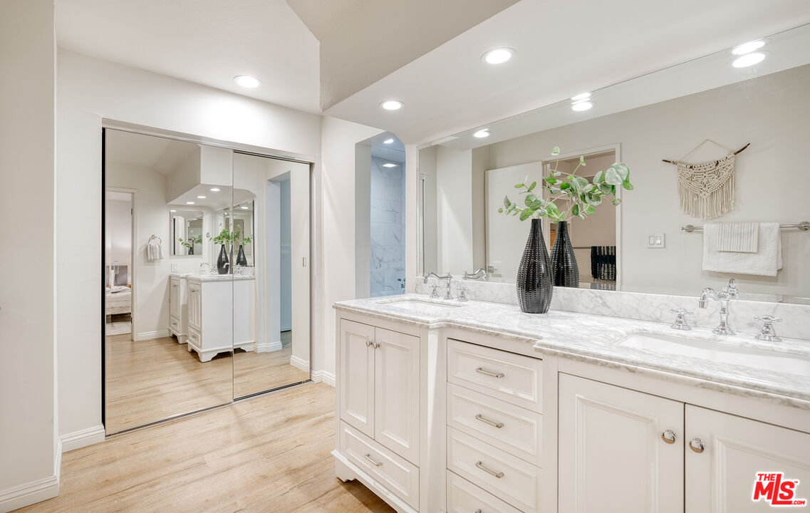1920 Pandora Ave Unit: 8