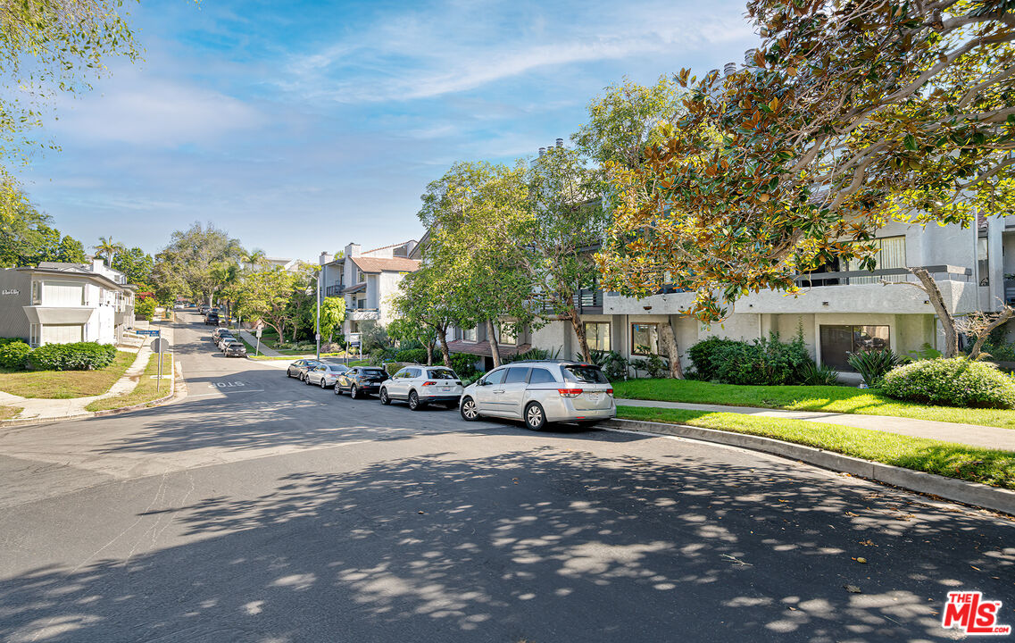 1920 Pandora Ave Unit: 8