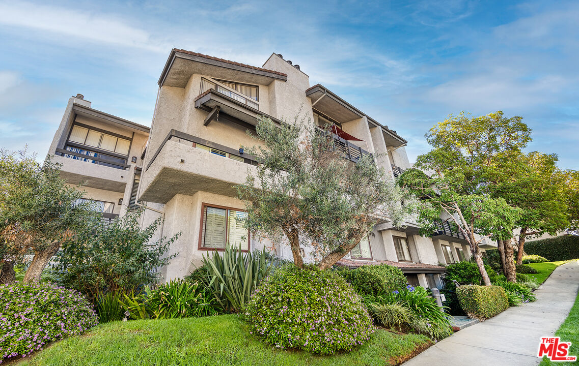 1920 Pandora Ave Unit: 8