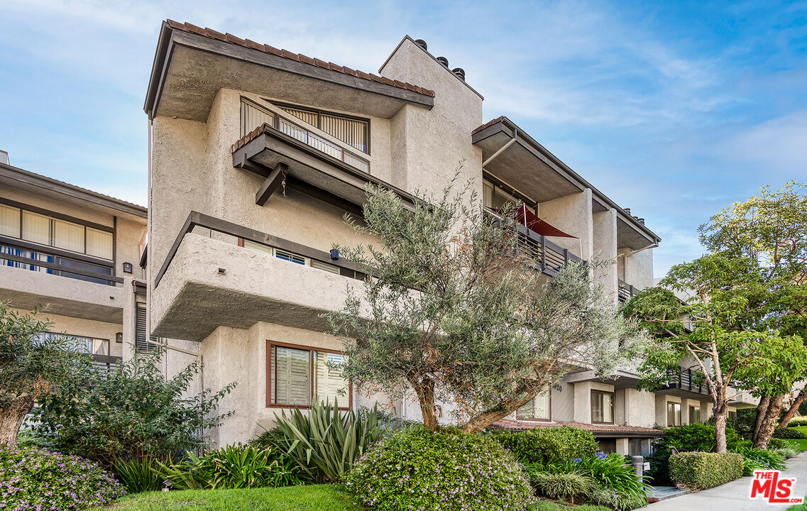 1920 Pandora Ave Unit: 8