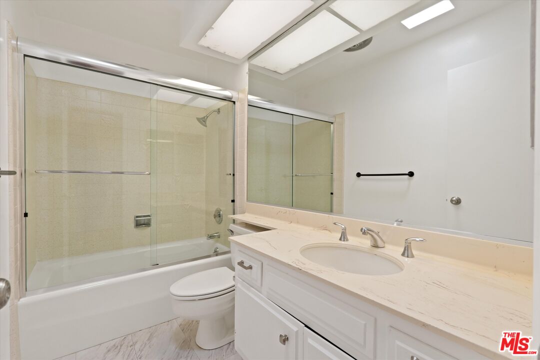 848 15th St Unit: 2