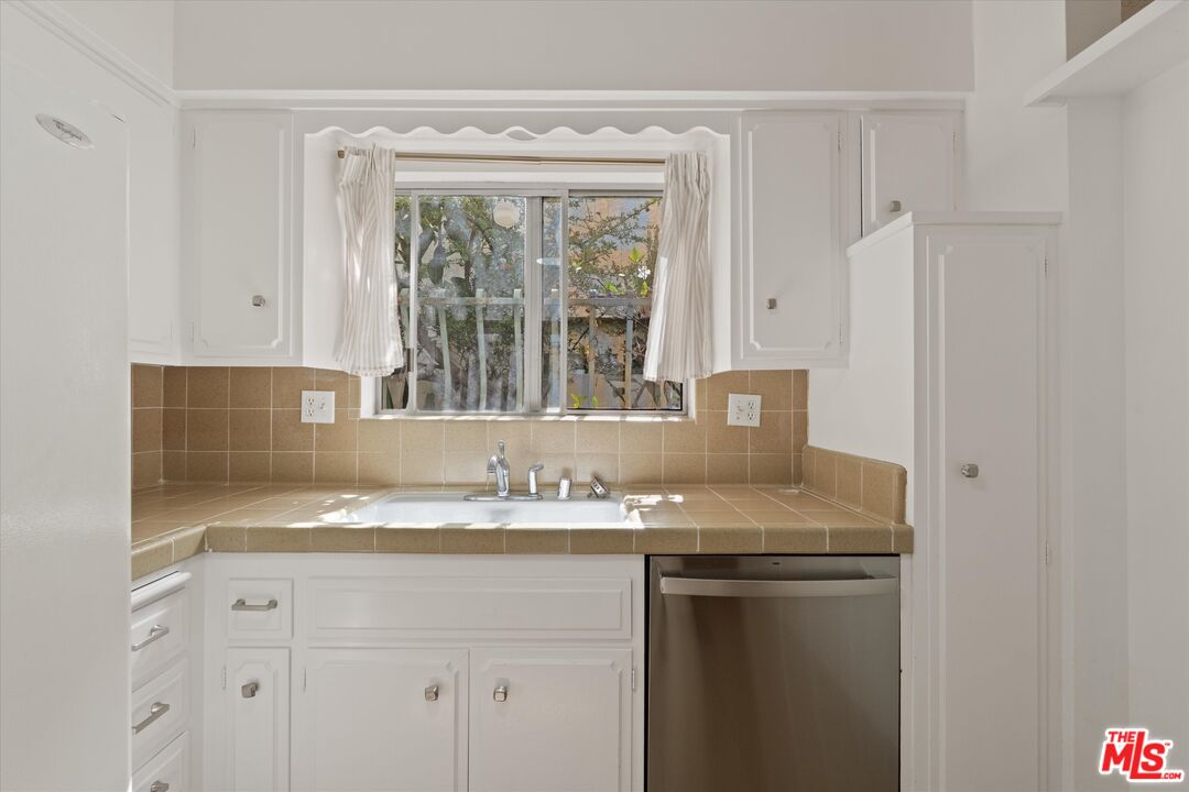 848 15th St Unit: 2