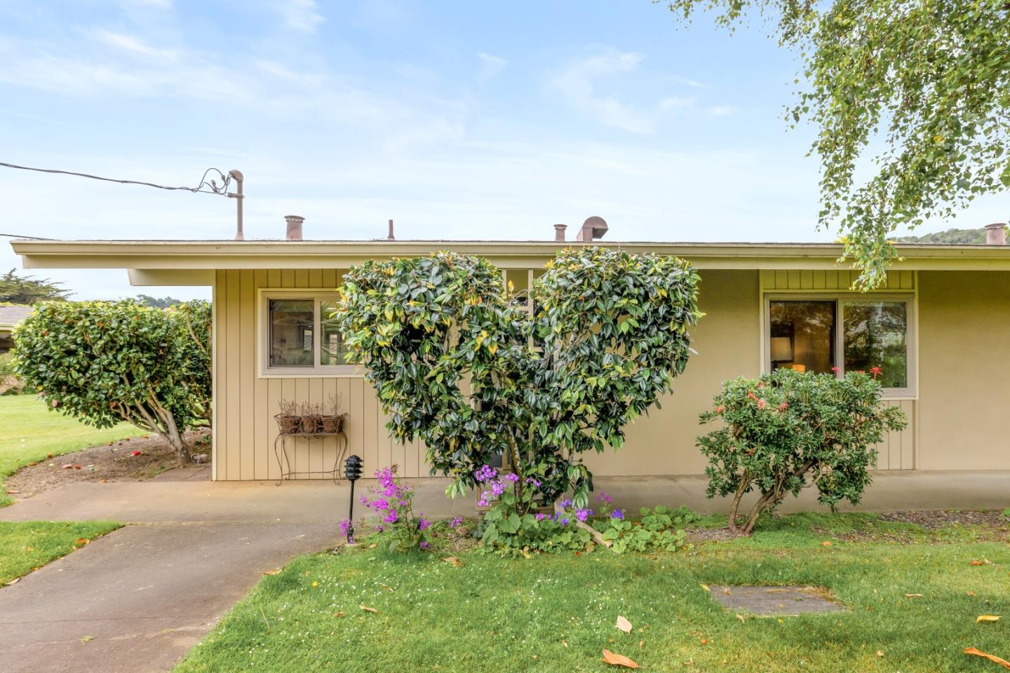 262 Hacienda Carmel 262