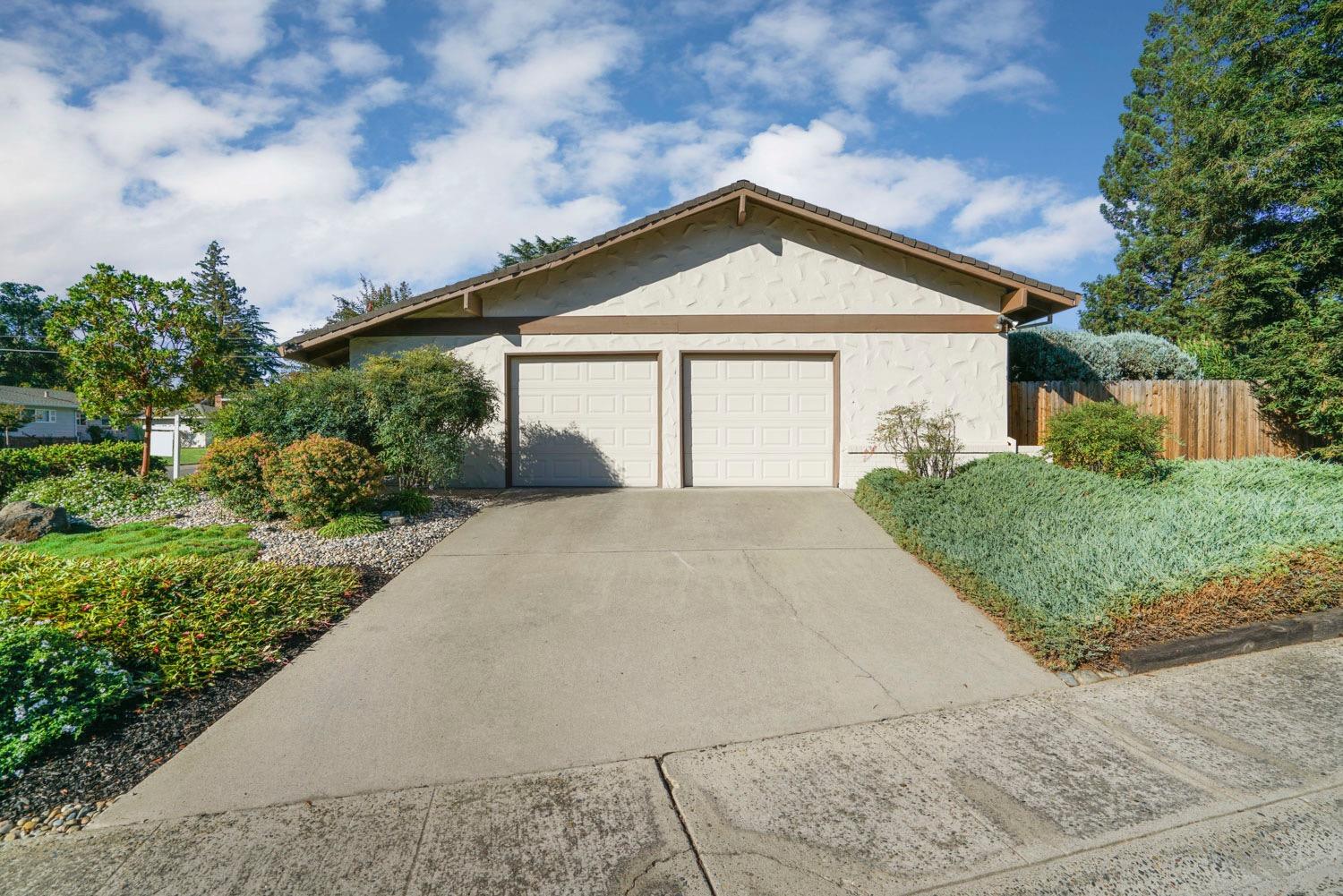 5681 Kingswood Drive