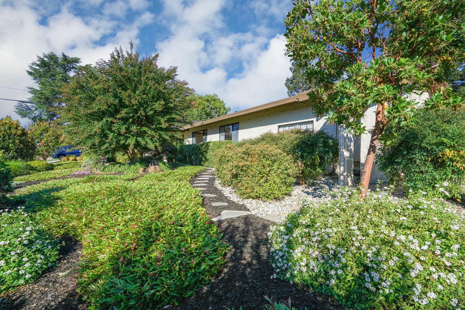 5681 Kingswood Drive