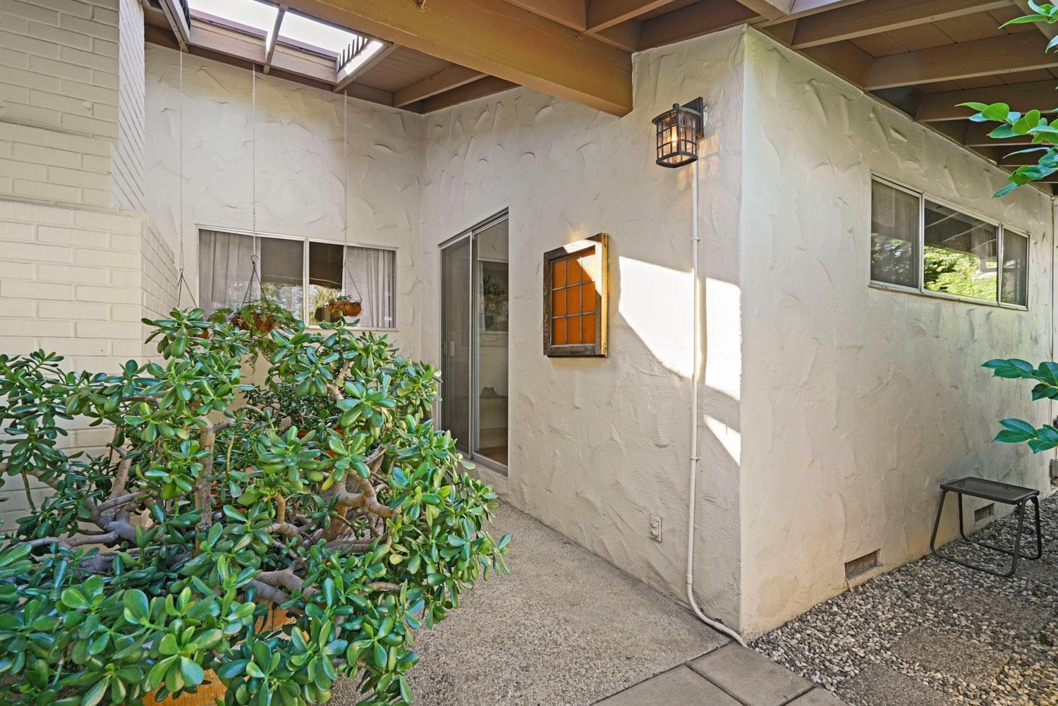 5681 Kingswood Drive