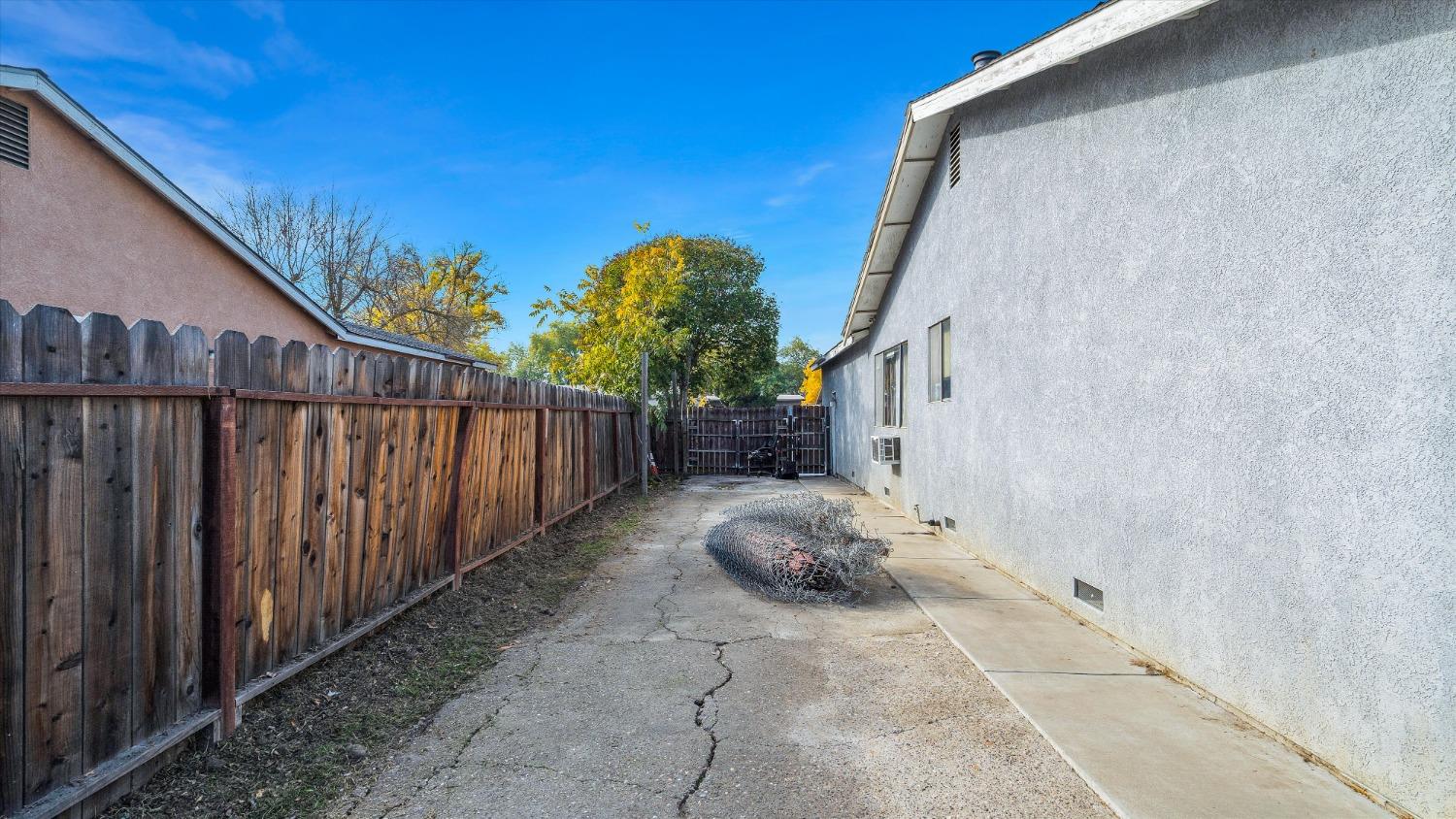 6506 Greenfield Lane