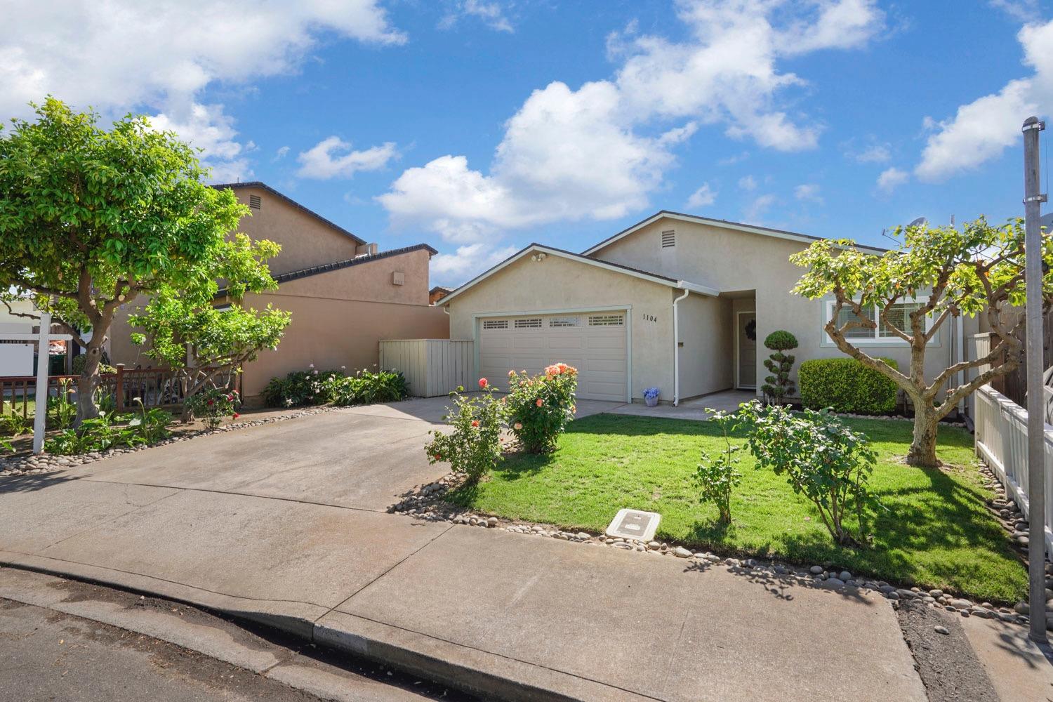 1104 Dartmoor Circle