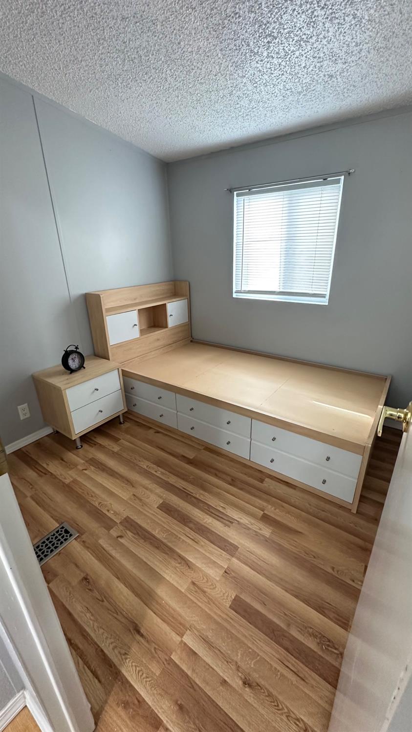 621 E Lockeford Street 26