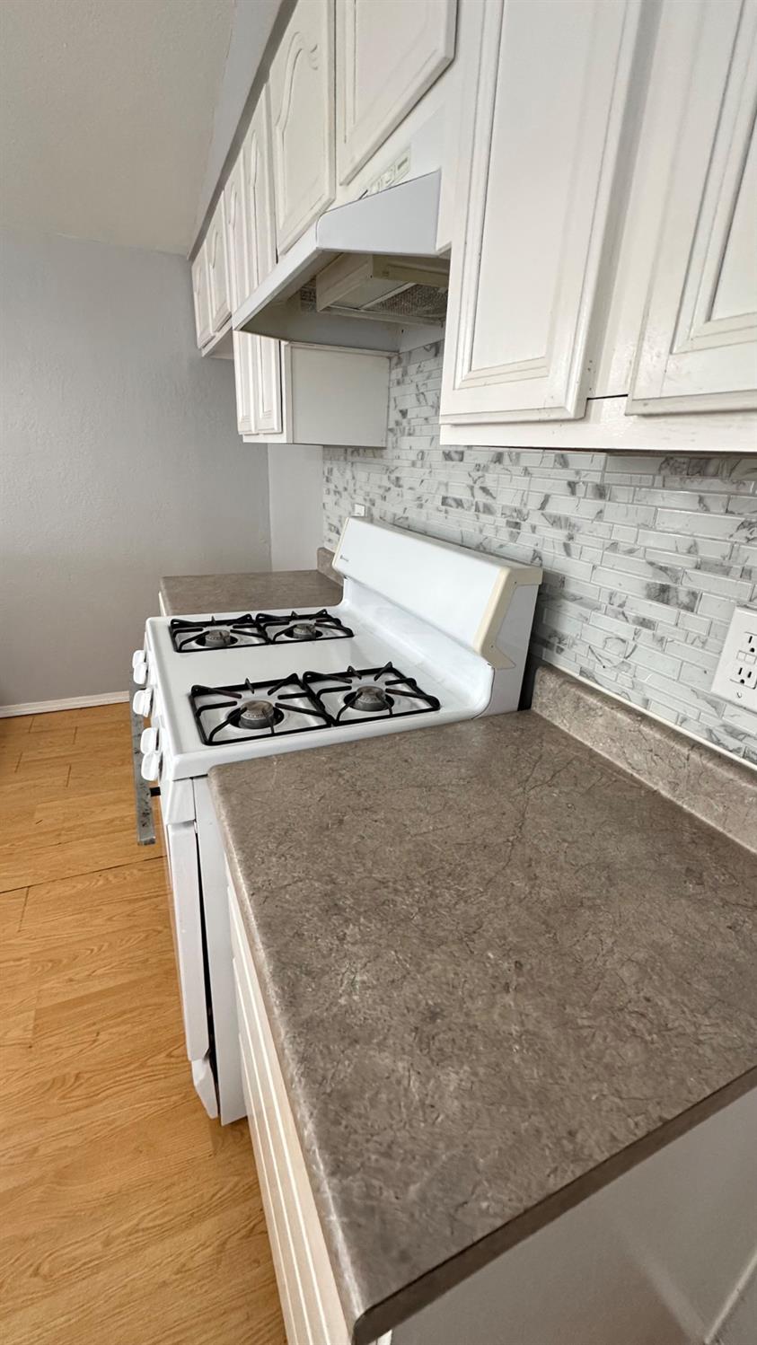 621 E Lockeford Street 26