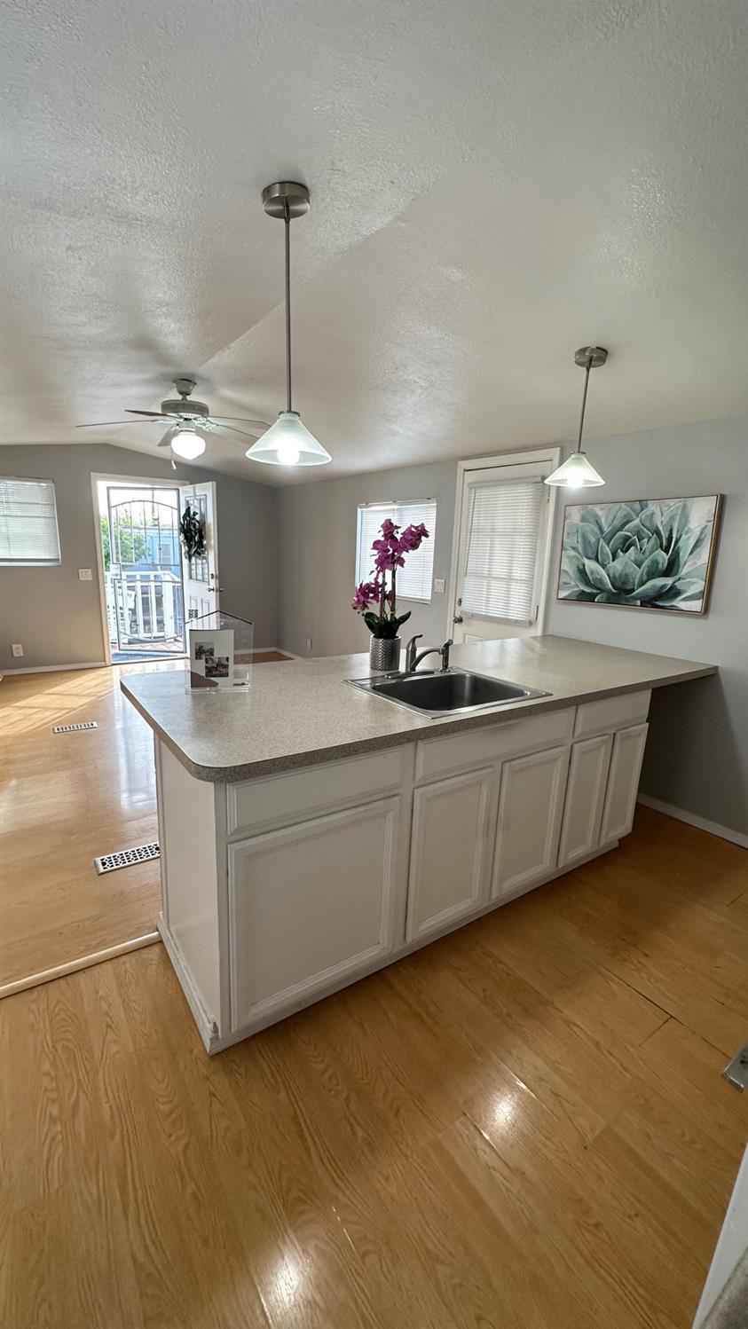 621 E Lockeford Street 26