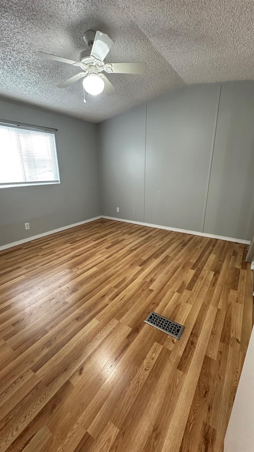 621 E Lockeford Street 26