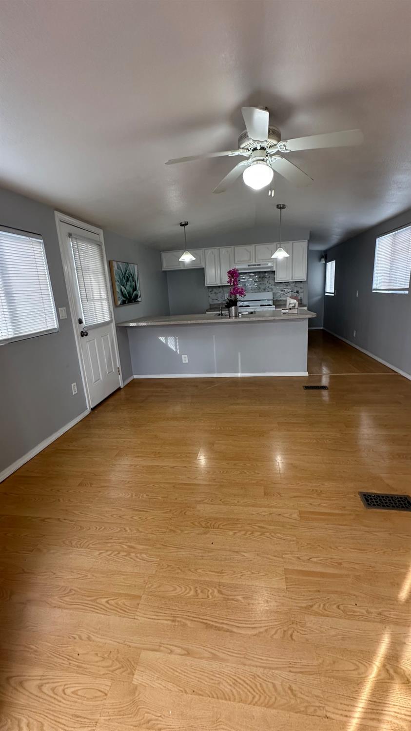 621 E Lockeford Street 26