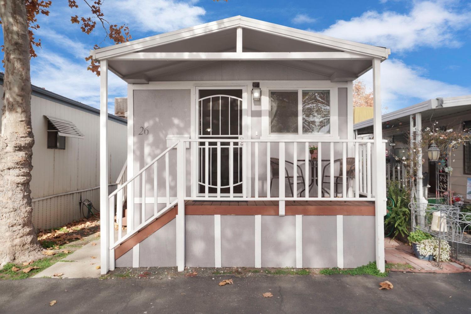 621 E Lockeford Street 26