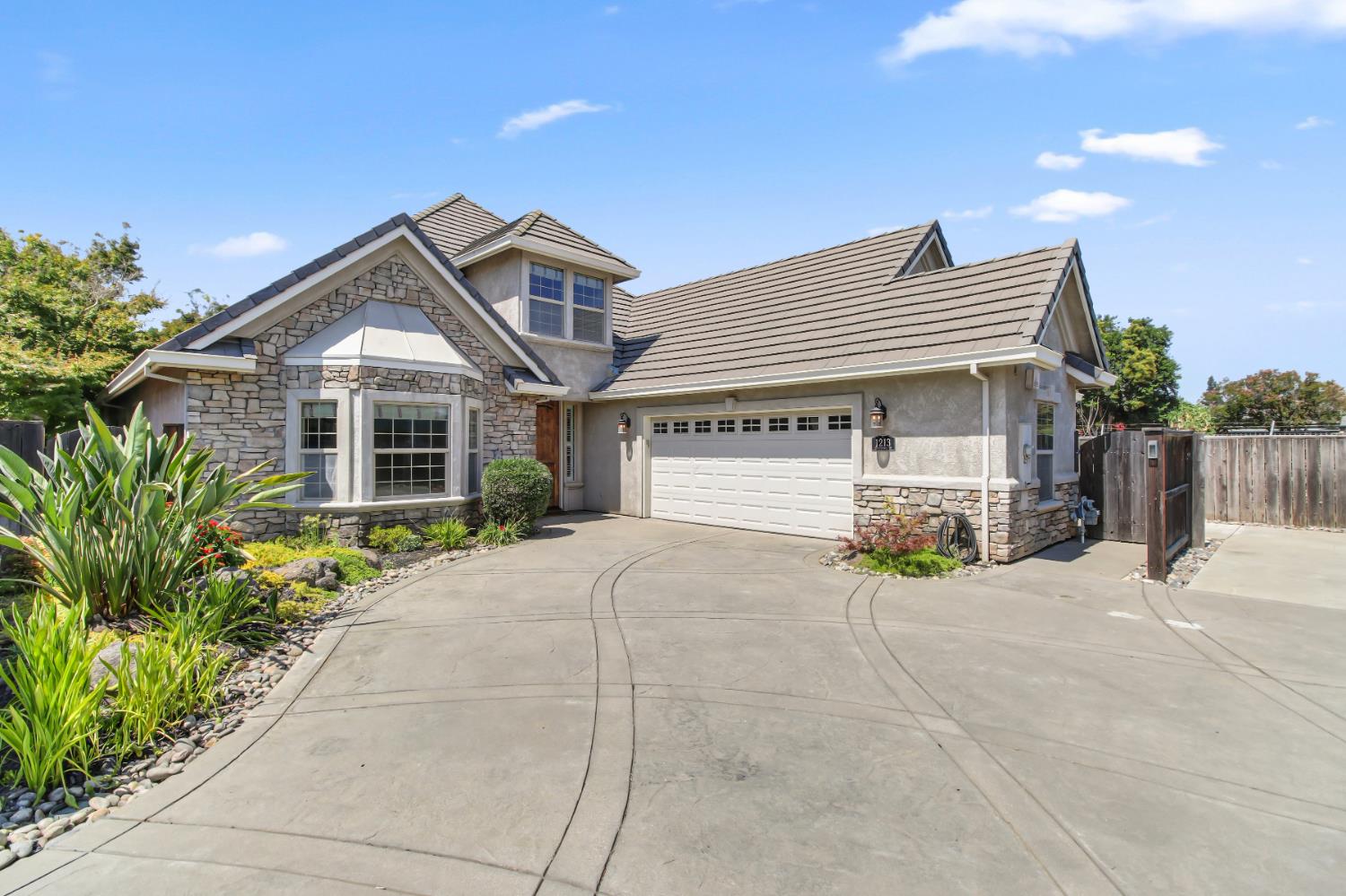 1213 Stonebridge Drive