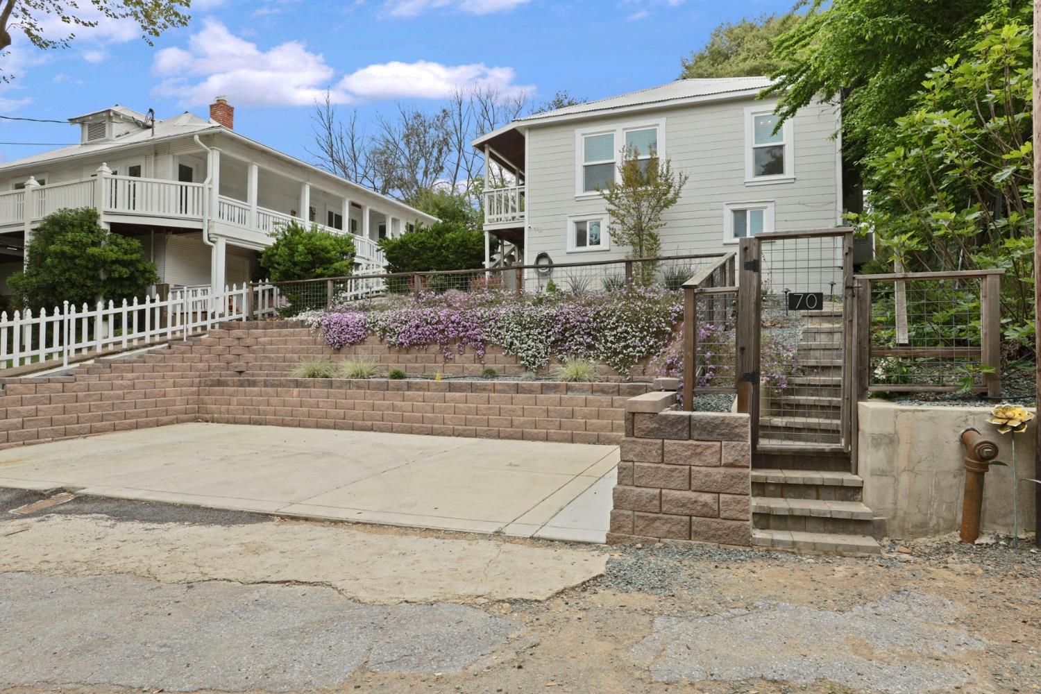 70 Greenstone Terrace