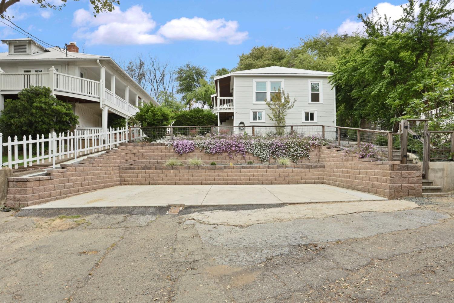 70 Greenstone Terrace