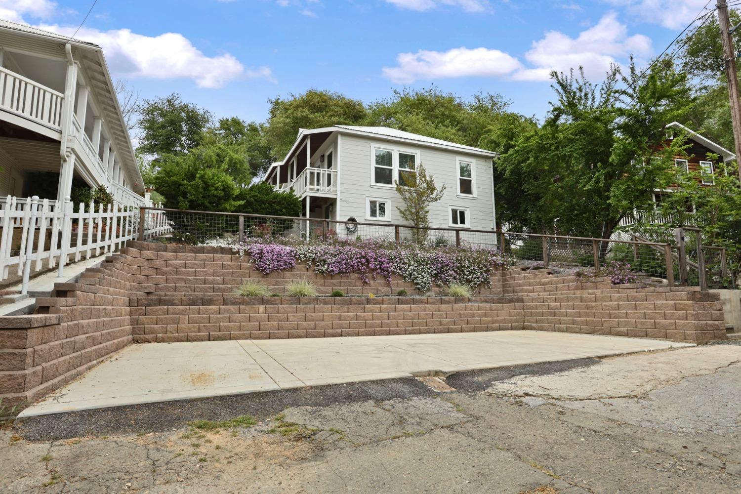 70 Greenstone Terrace