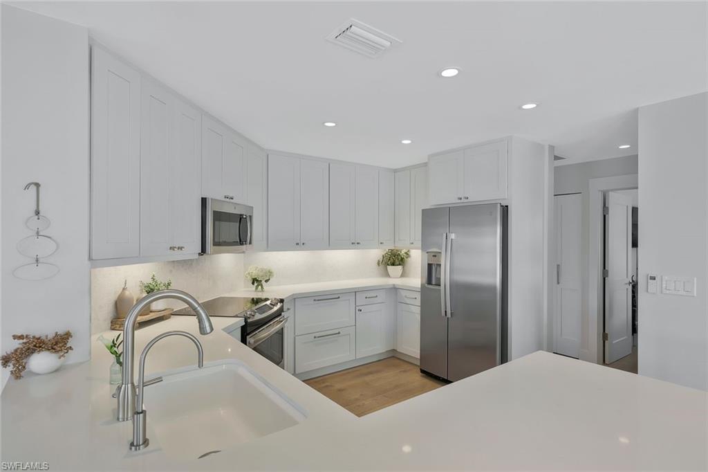 6270 Bellerive AVE # 308