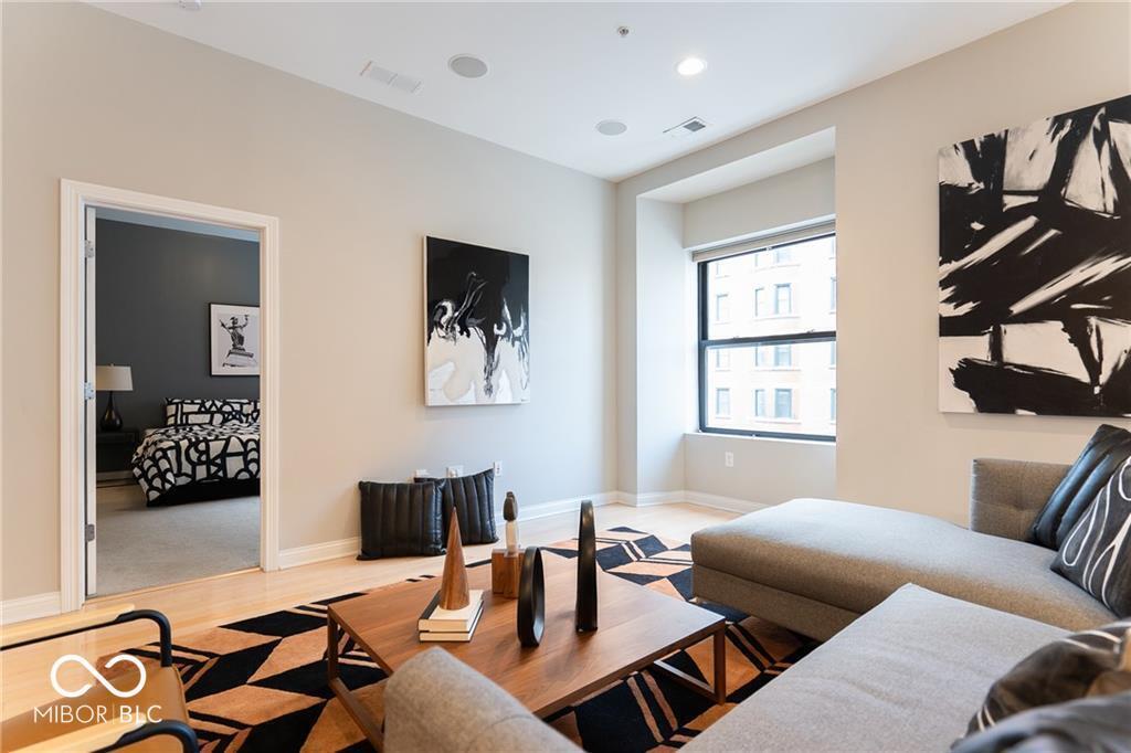 350 N Meridian Street Unit: 304