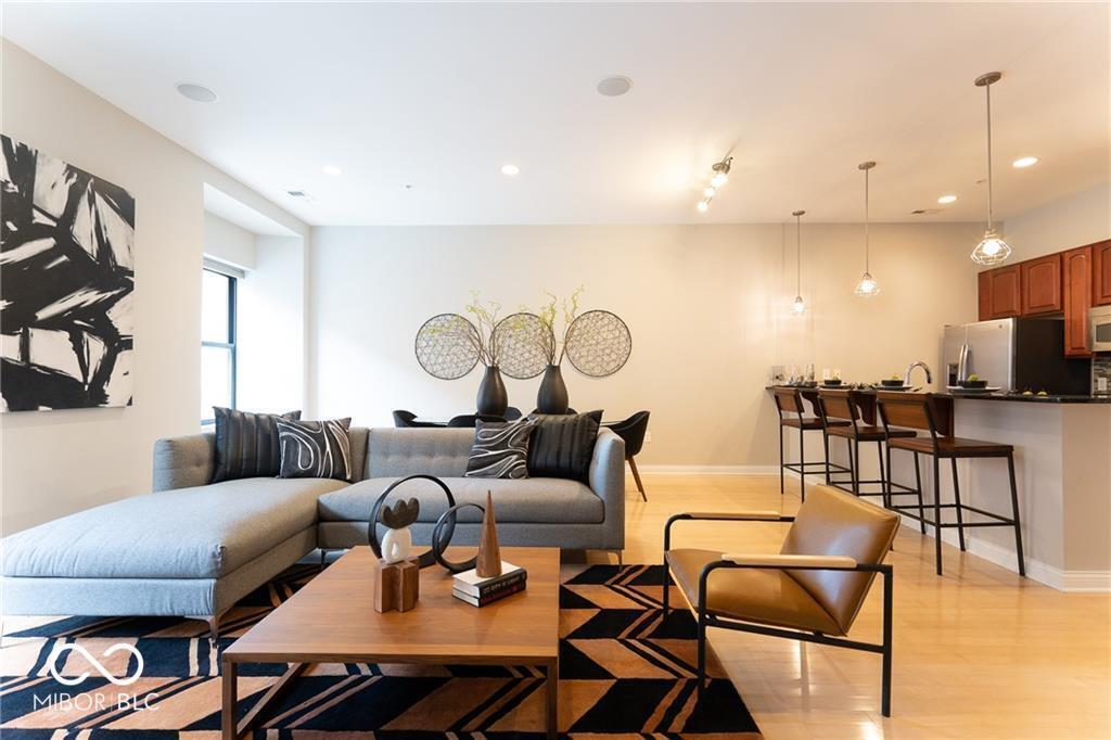 350 N Meridian Street Unit: 304