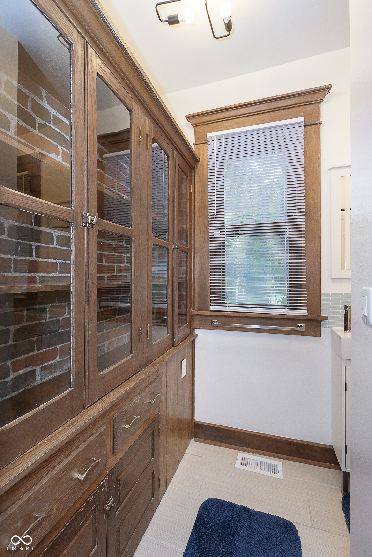 1325 Central Avenue Unit: 4