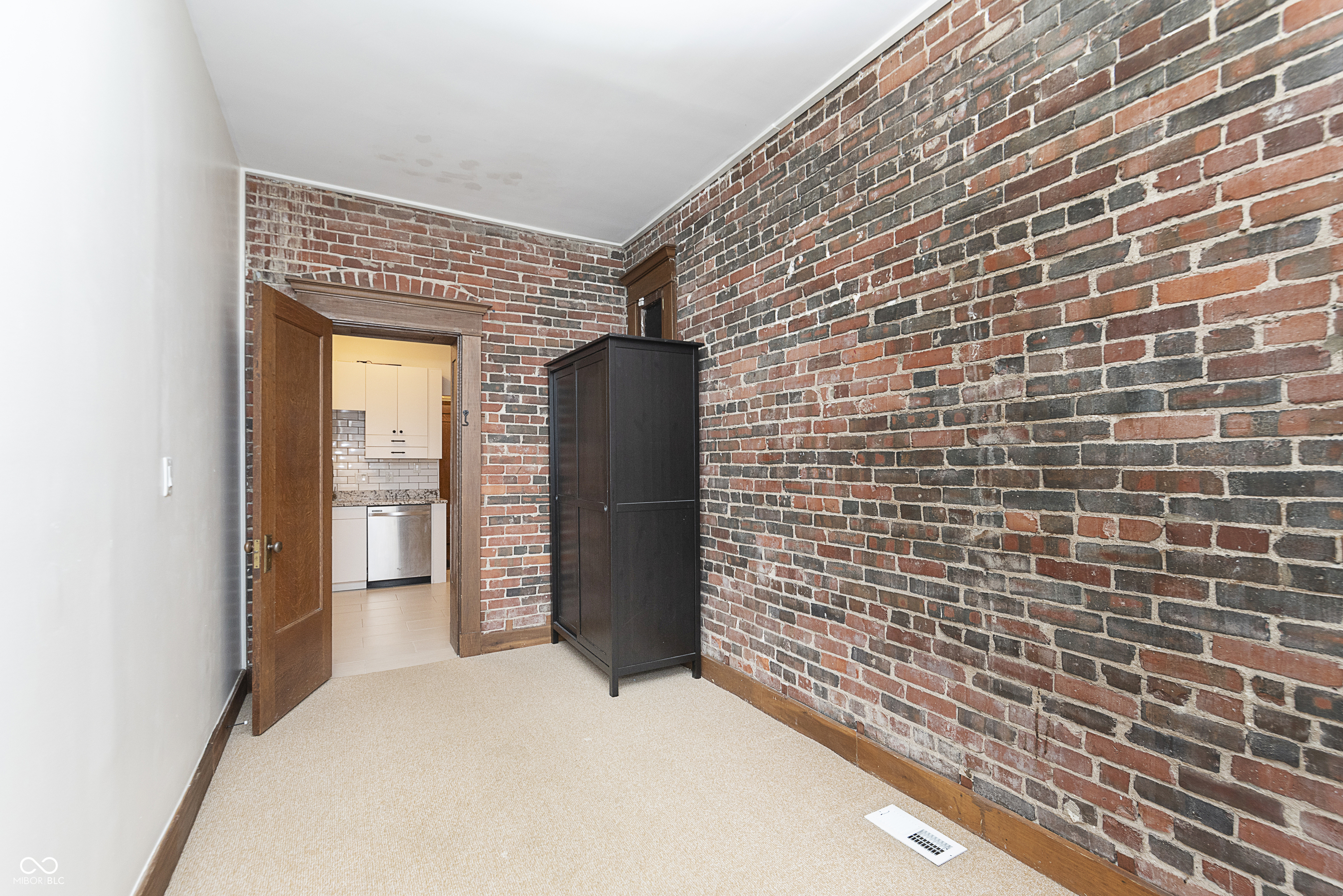 1325 Central Avenue Unit: 4