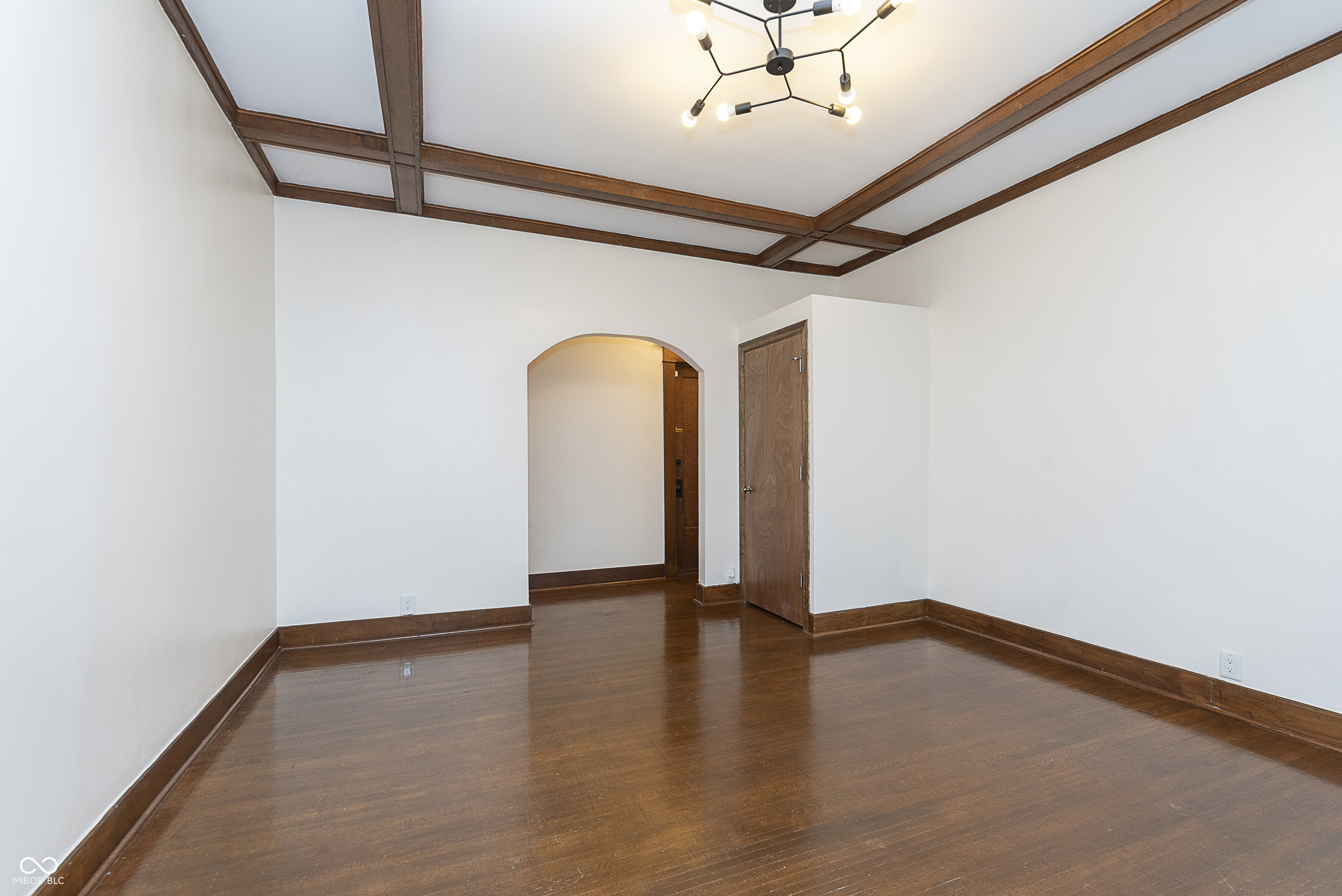 1325 Central Avenue Unit: 4