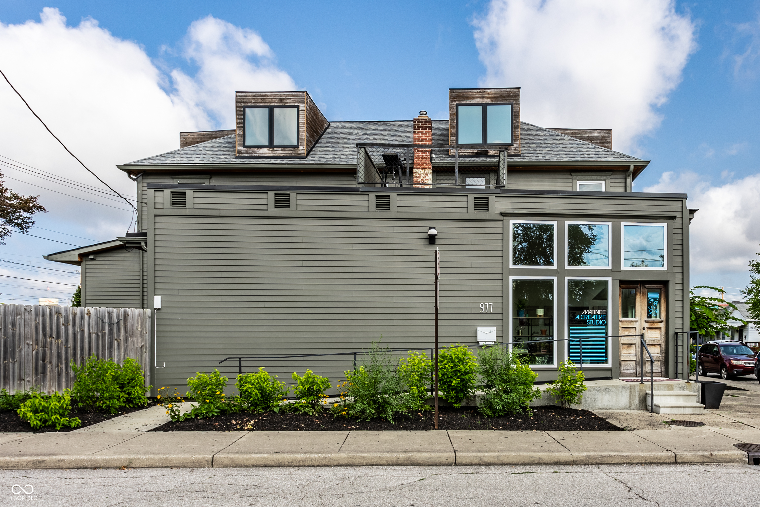 975 Hosbrook Street
