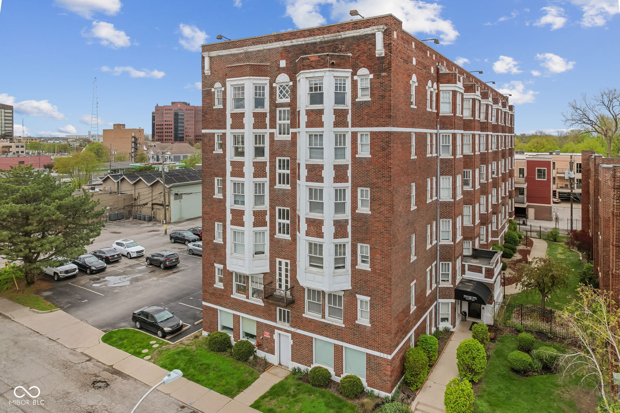 230 E 9th Street Unit: 401