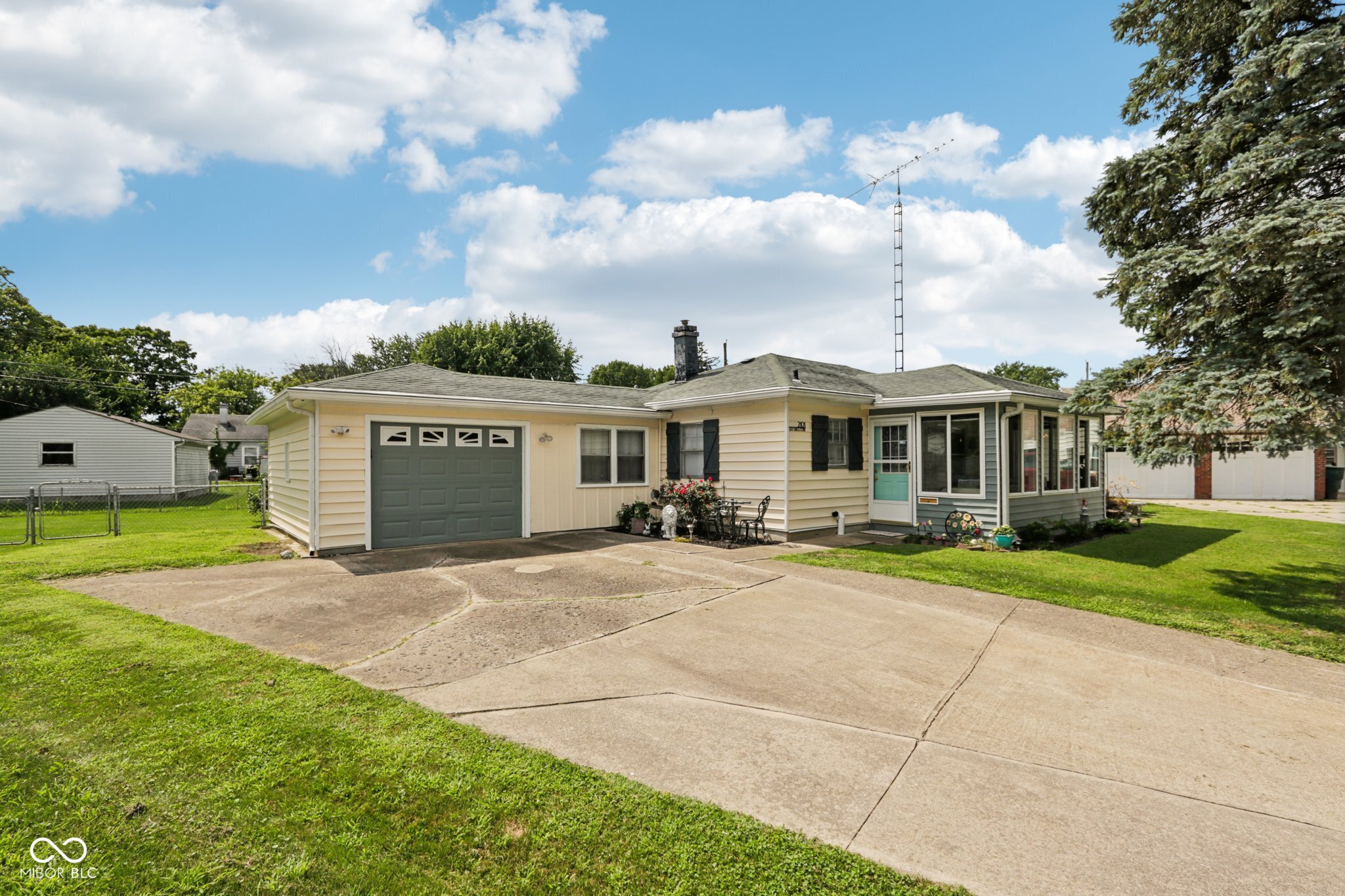 2101 E Grace Court
