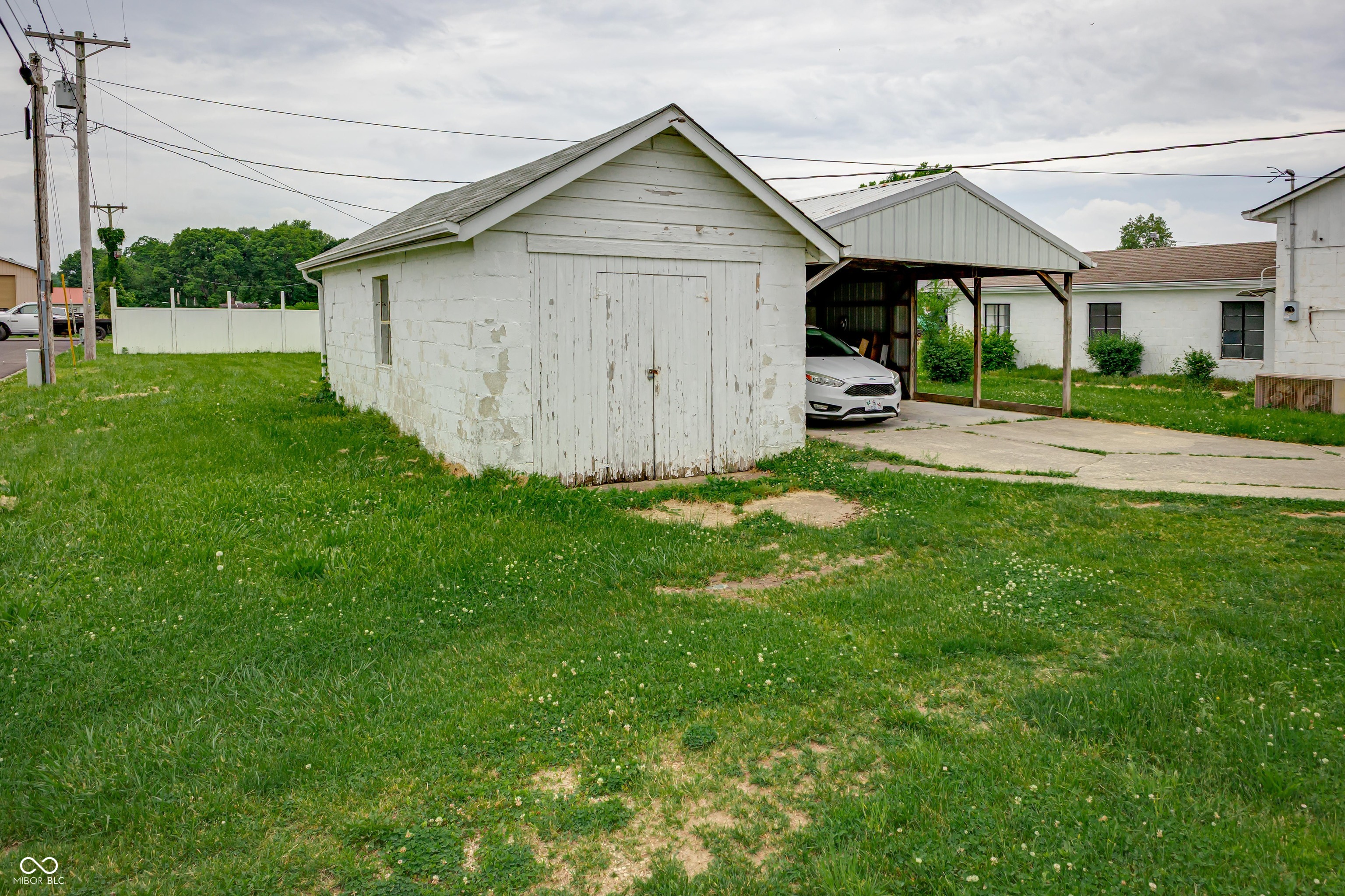20-24 N Eisenhower Drive