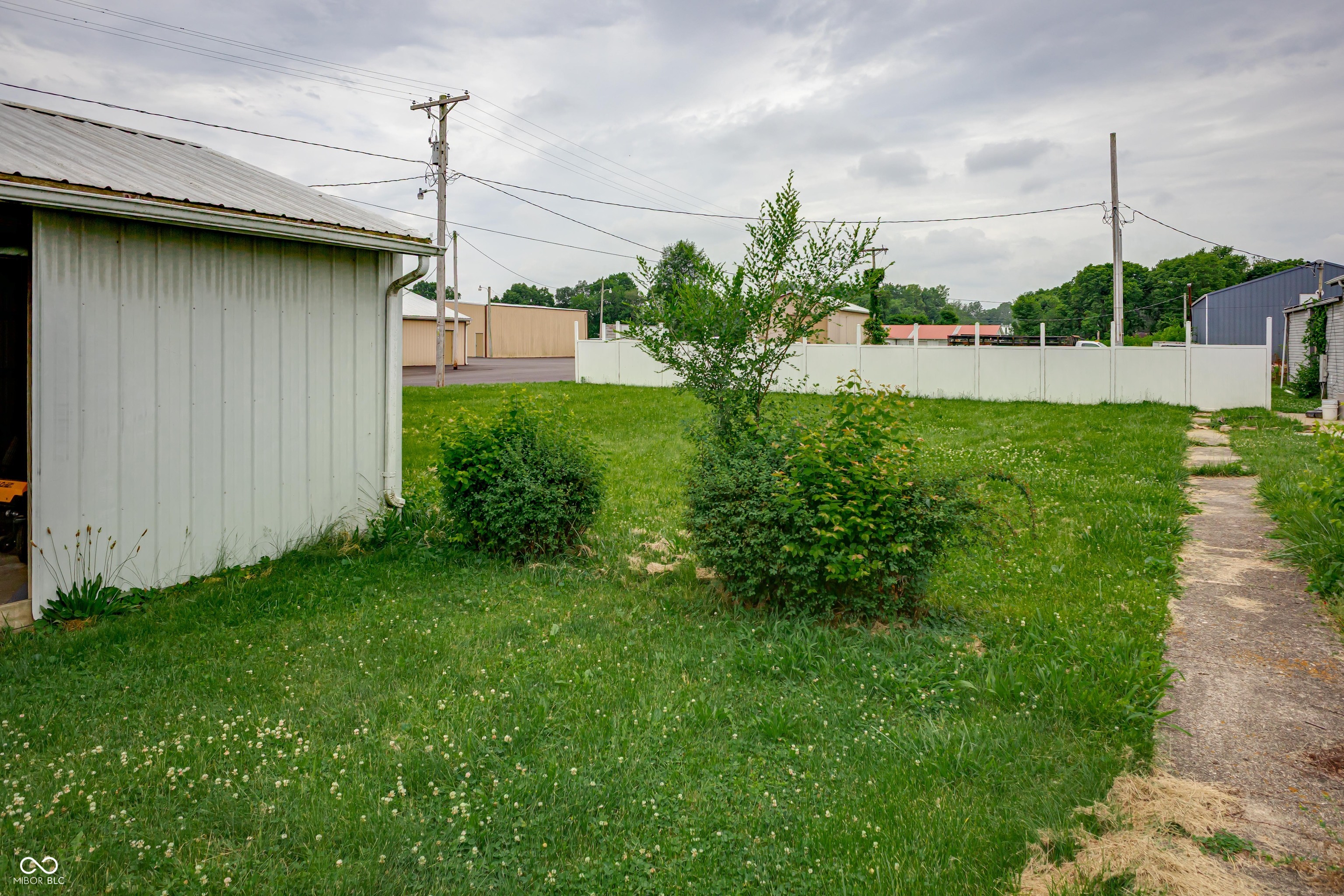 20-24 N Eisenhower Drive