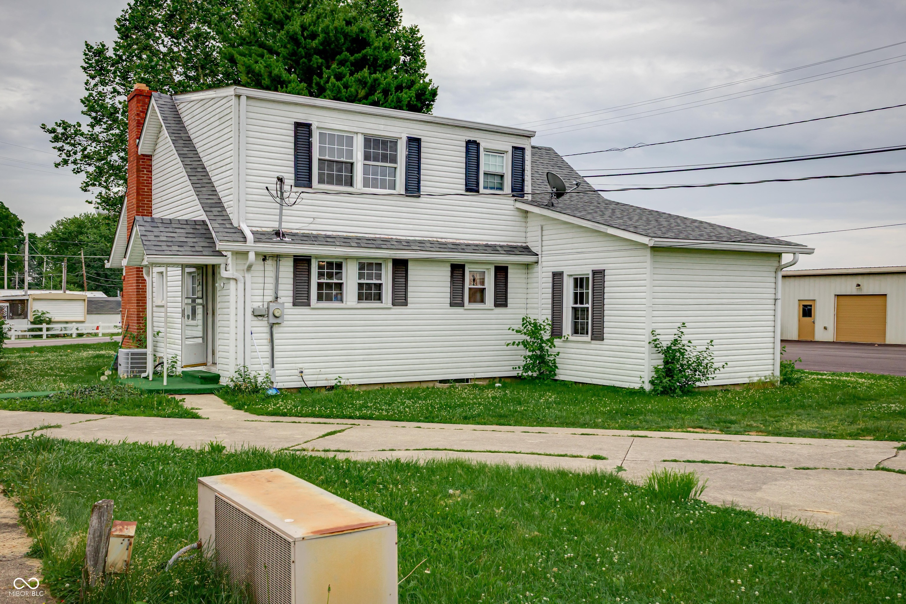 20-24 N Eisenhower Drive