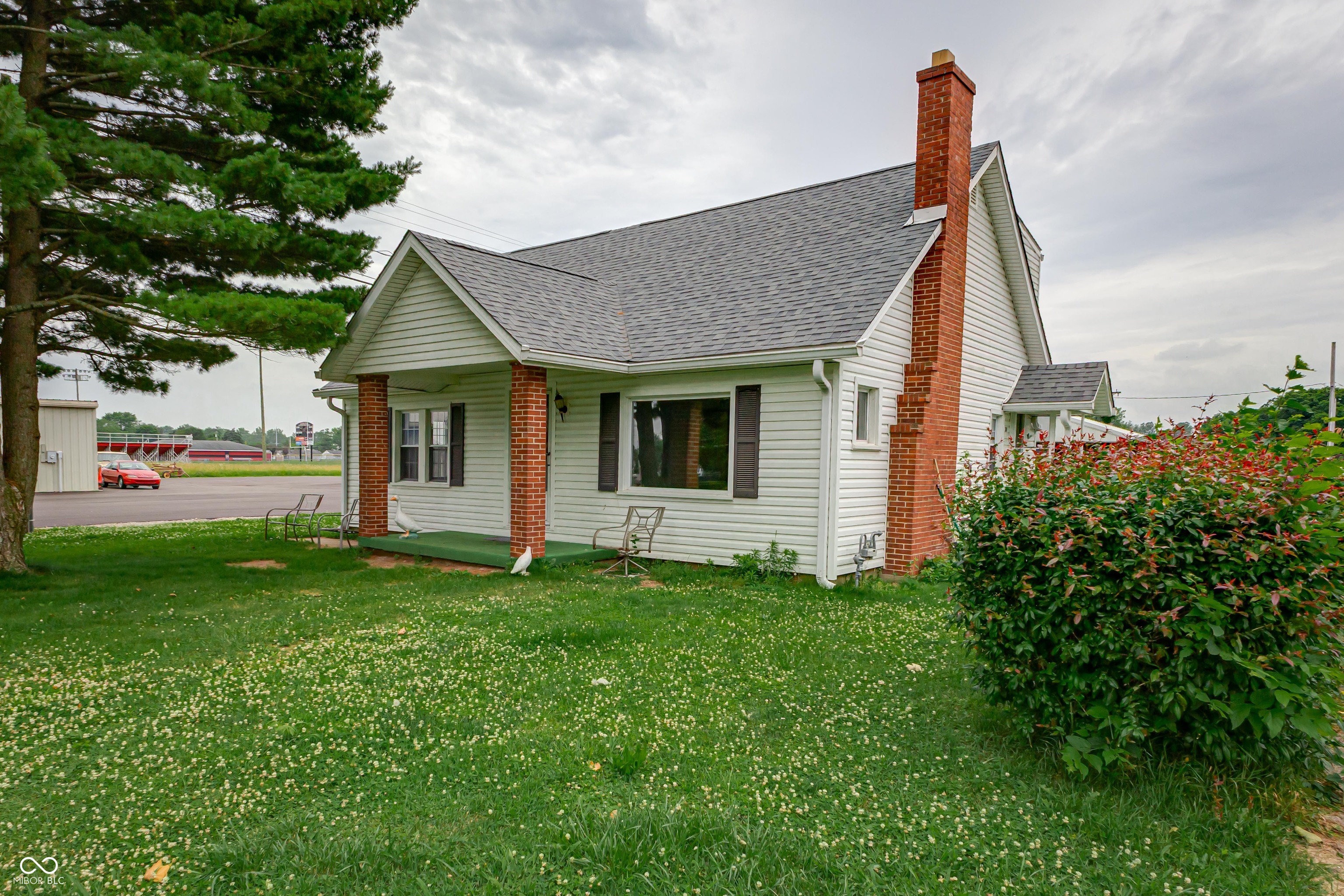 20-24 N Eisenhower Drive