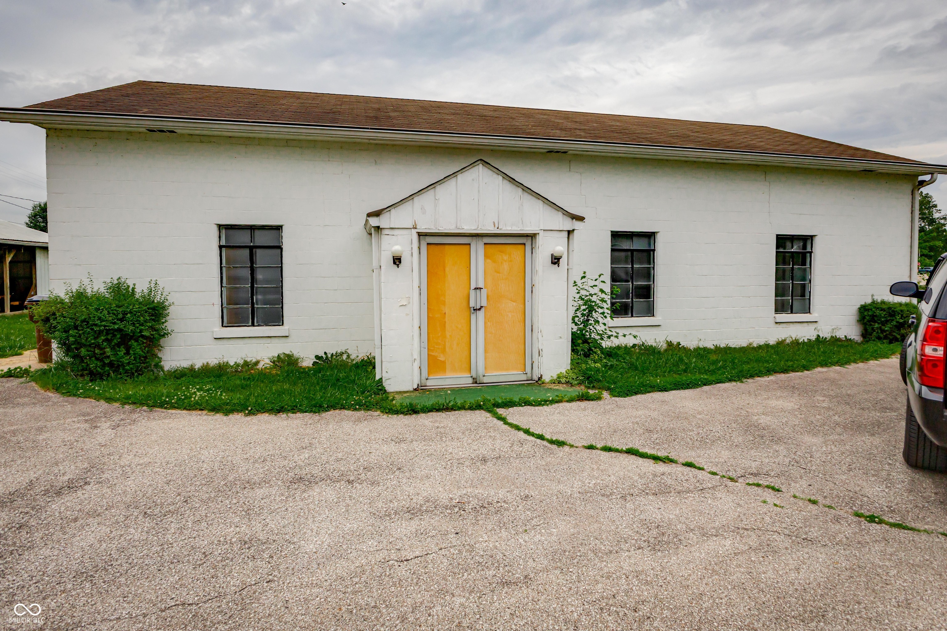 20-24 N Eisenhower Drive