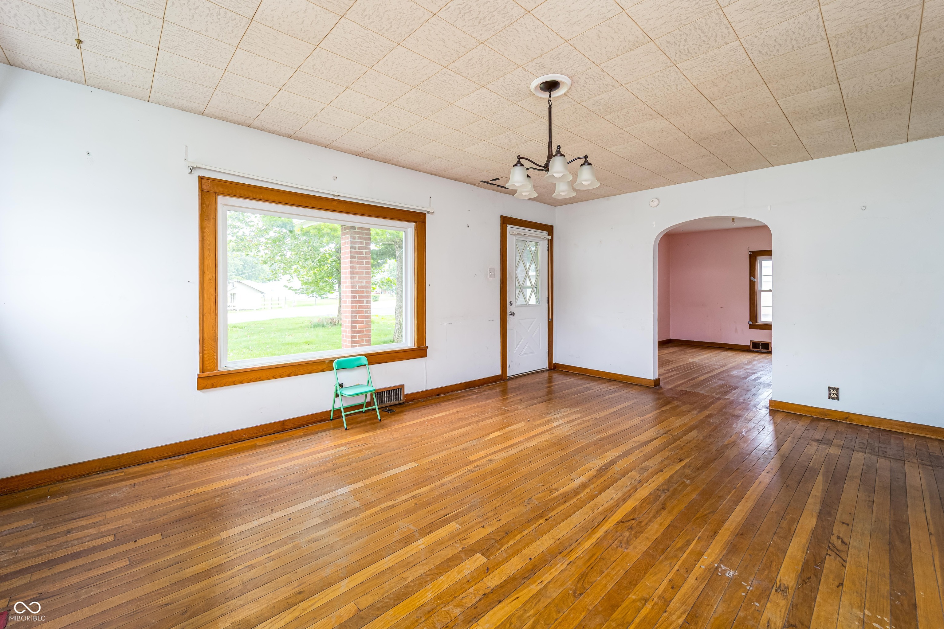 20-24 N Eisenhower Drive