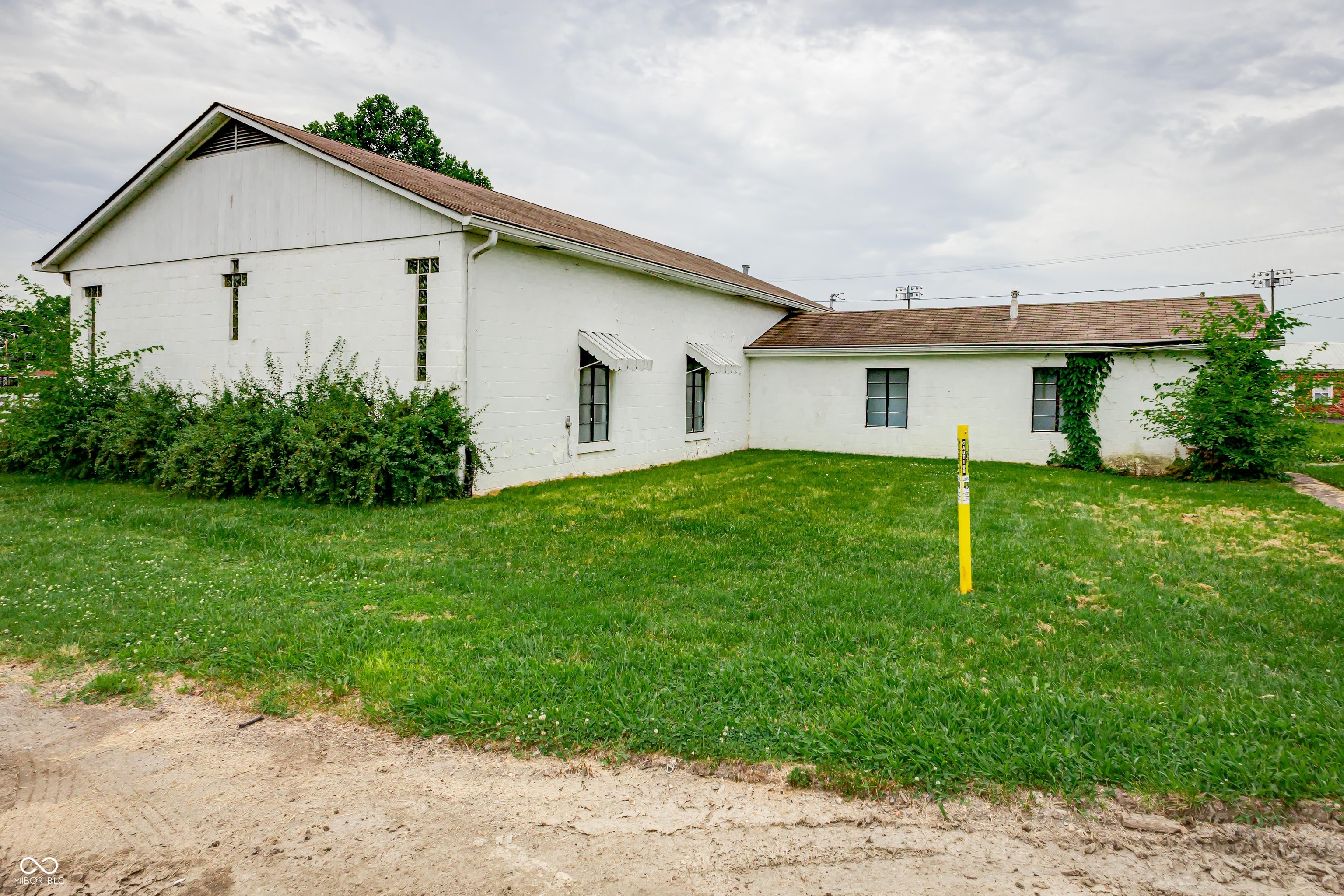 20-24 N Eisenhower Drive