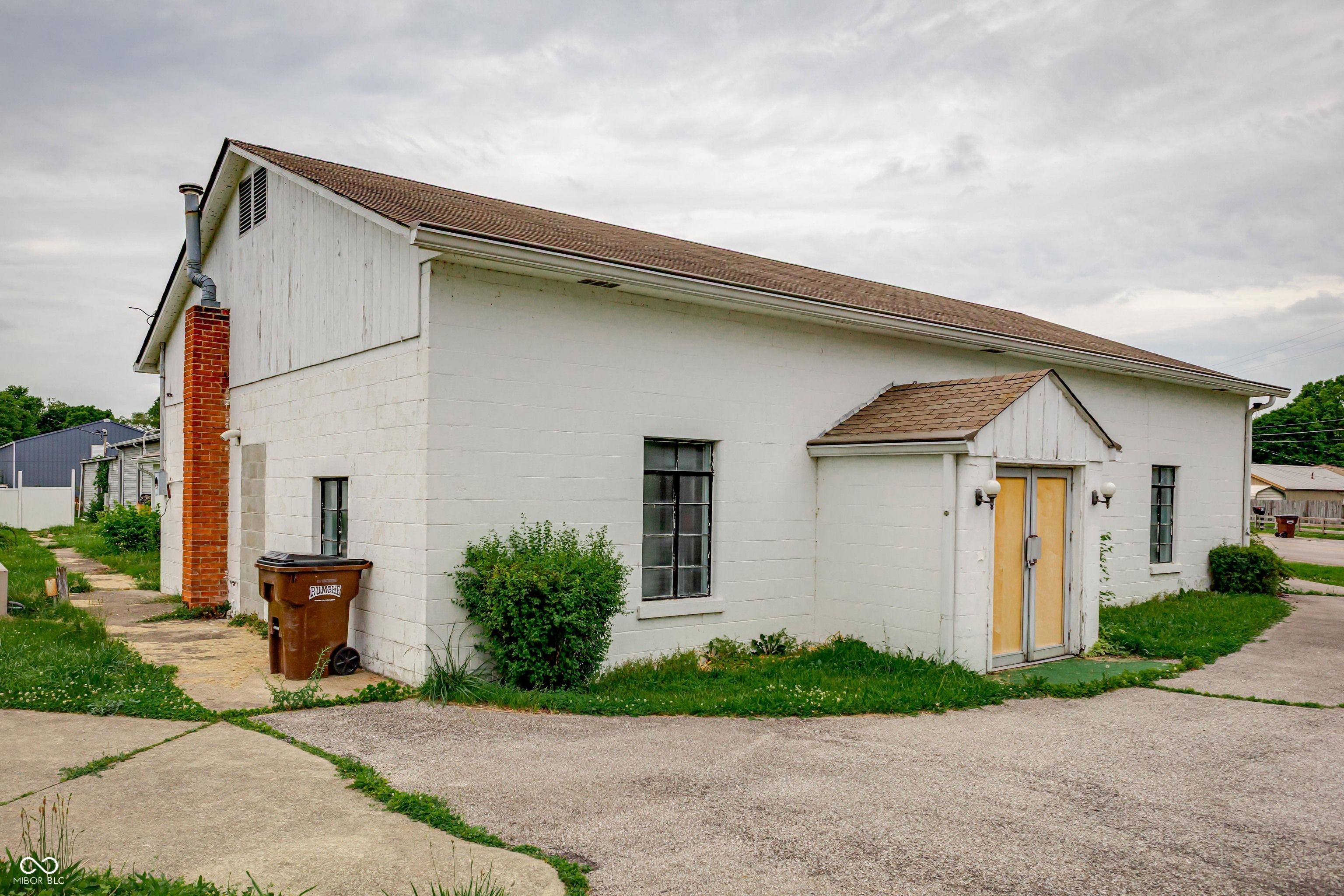 20-24 N Eisenhower Drive