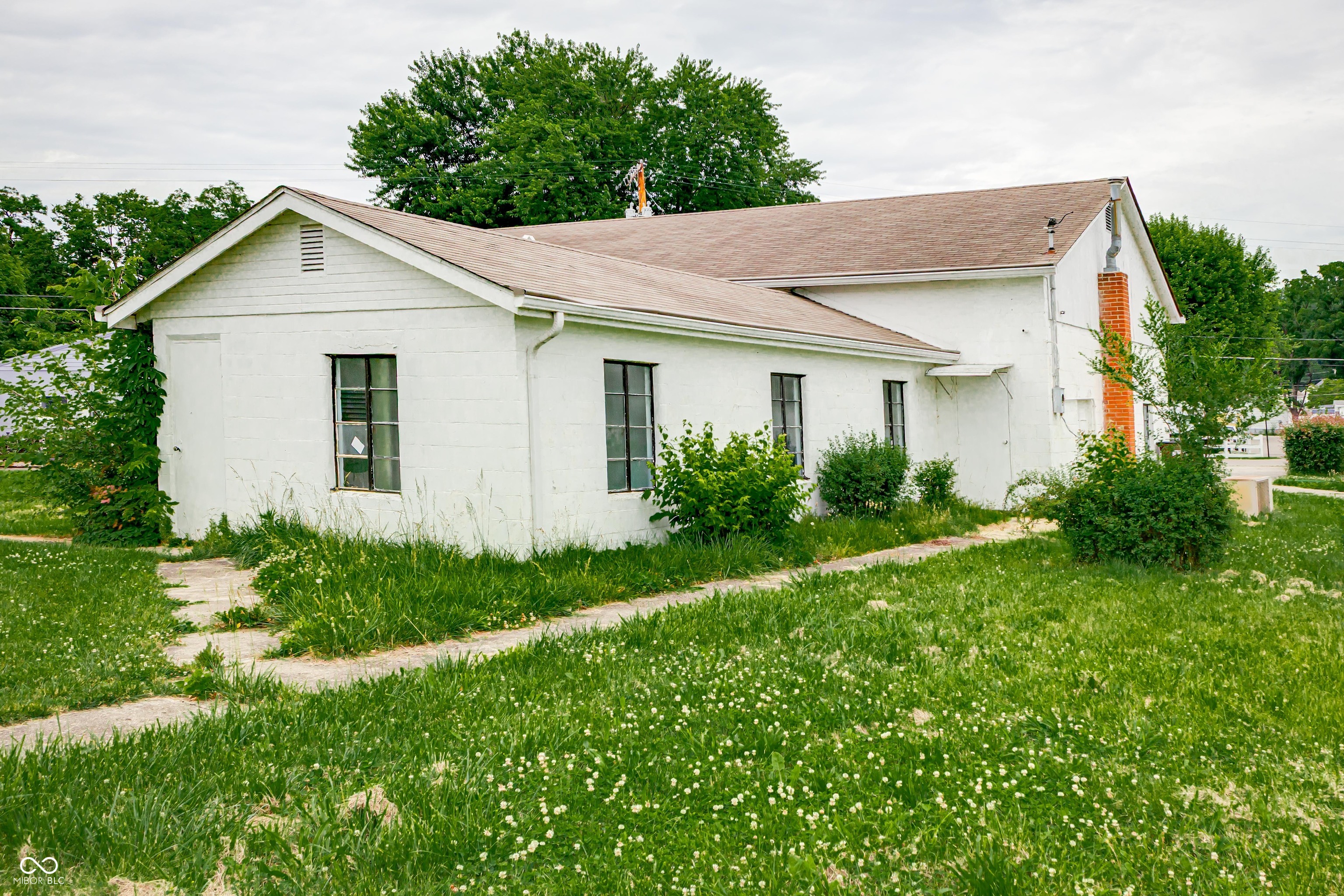 20-24 N Eisenhower Drive