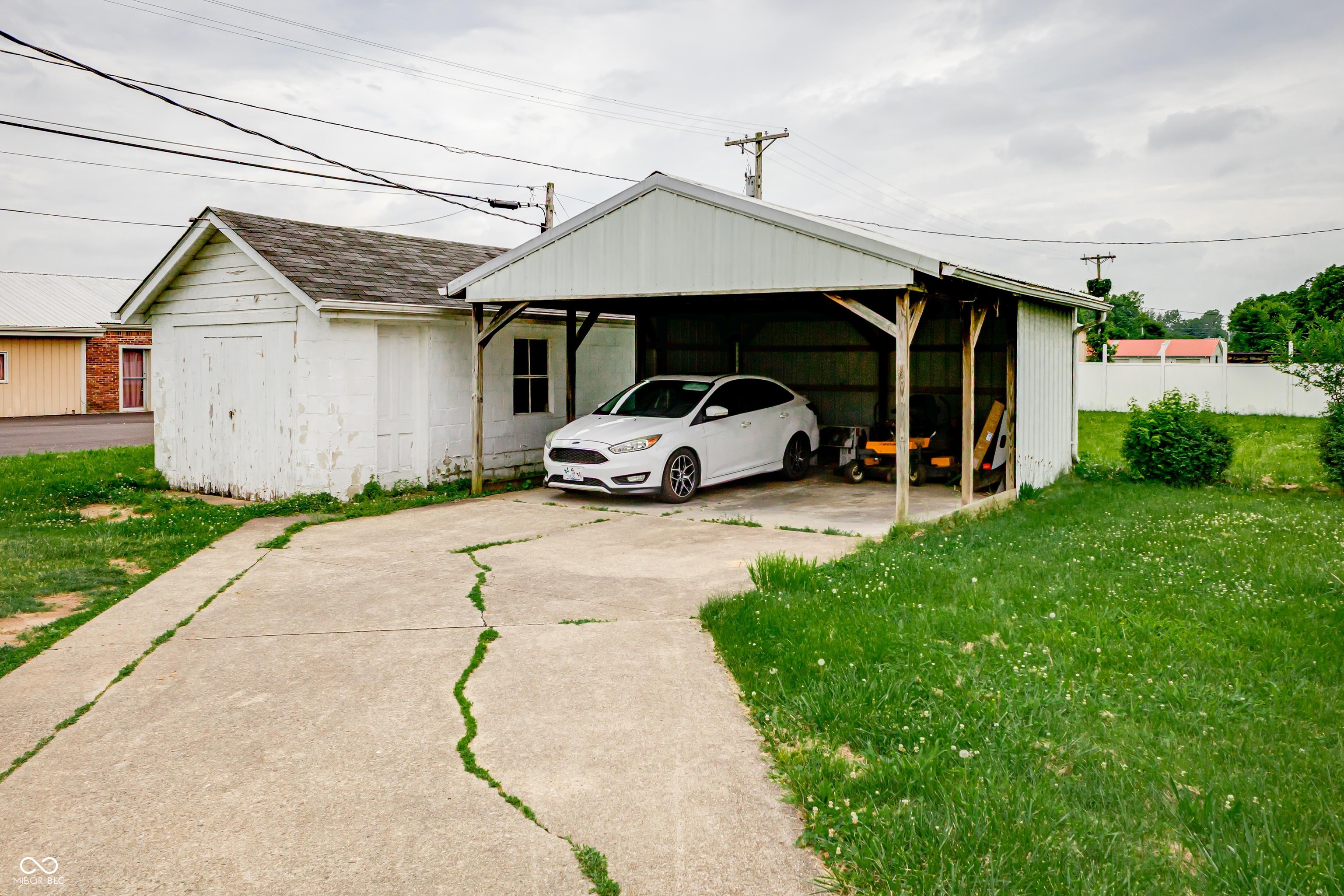 20-24 N Eisenhower Drive