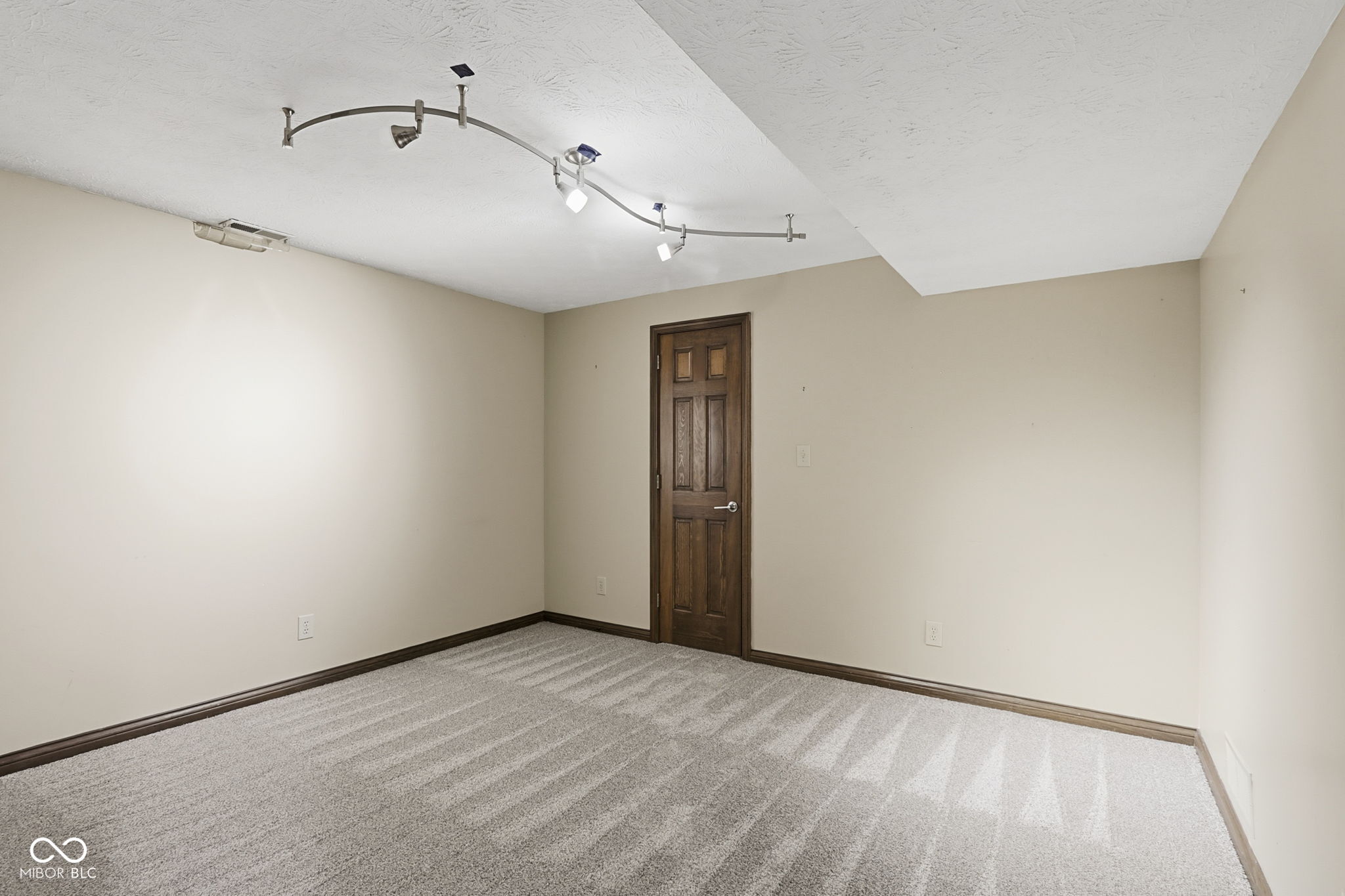 1007 Mount Vernon Court