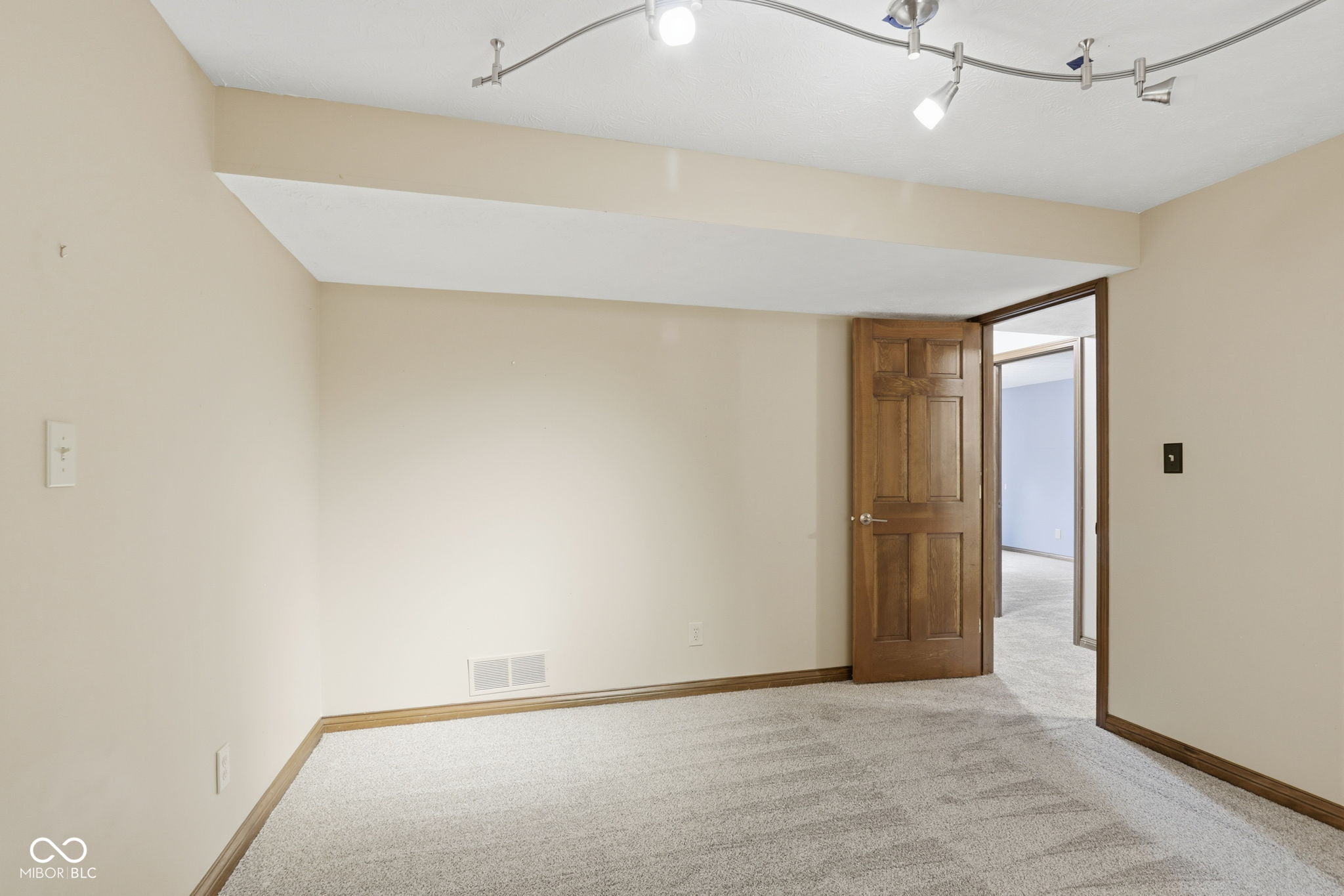 1007 Mount Vernon Court