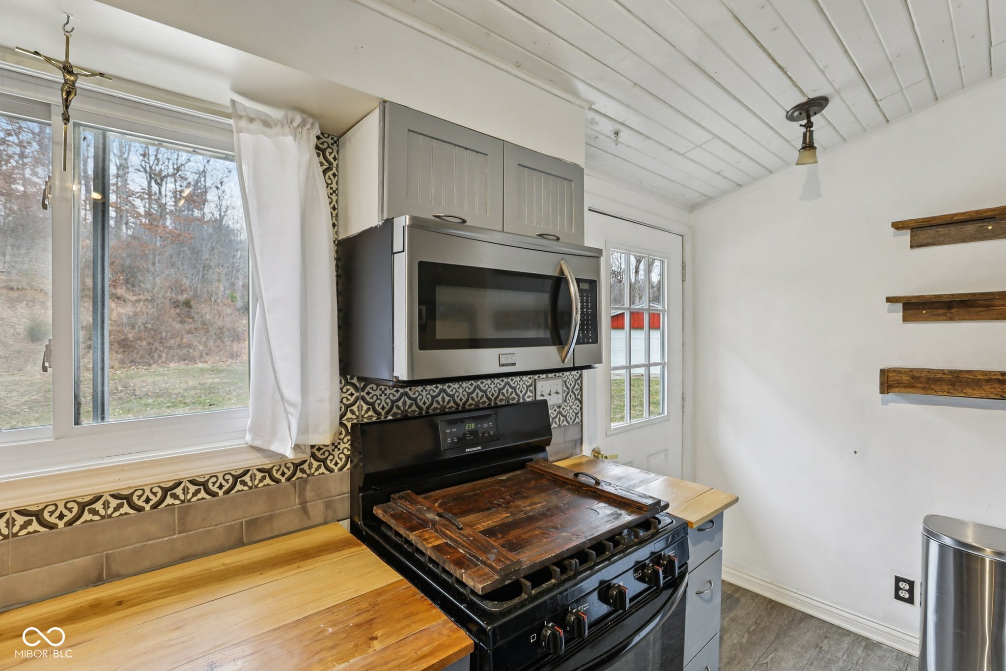 1498 Upper Schooner Road