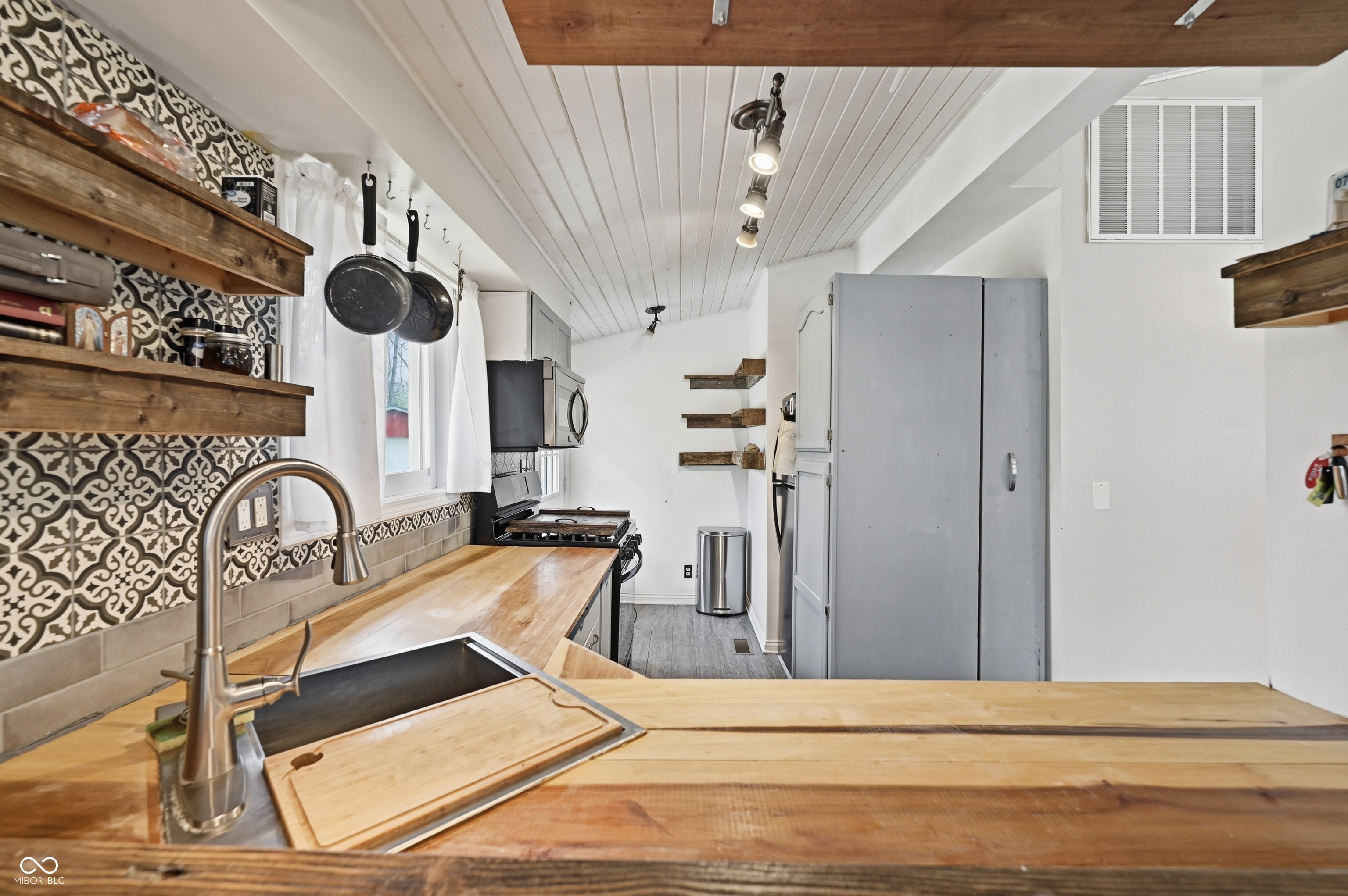 1498 Upper Schooner Road