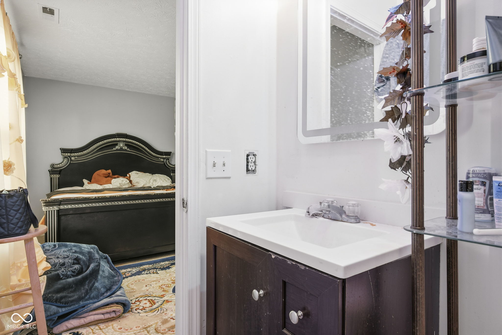 7746 Mountain Stream Way