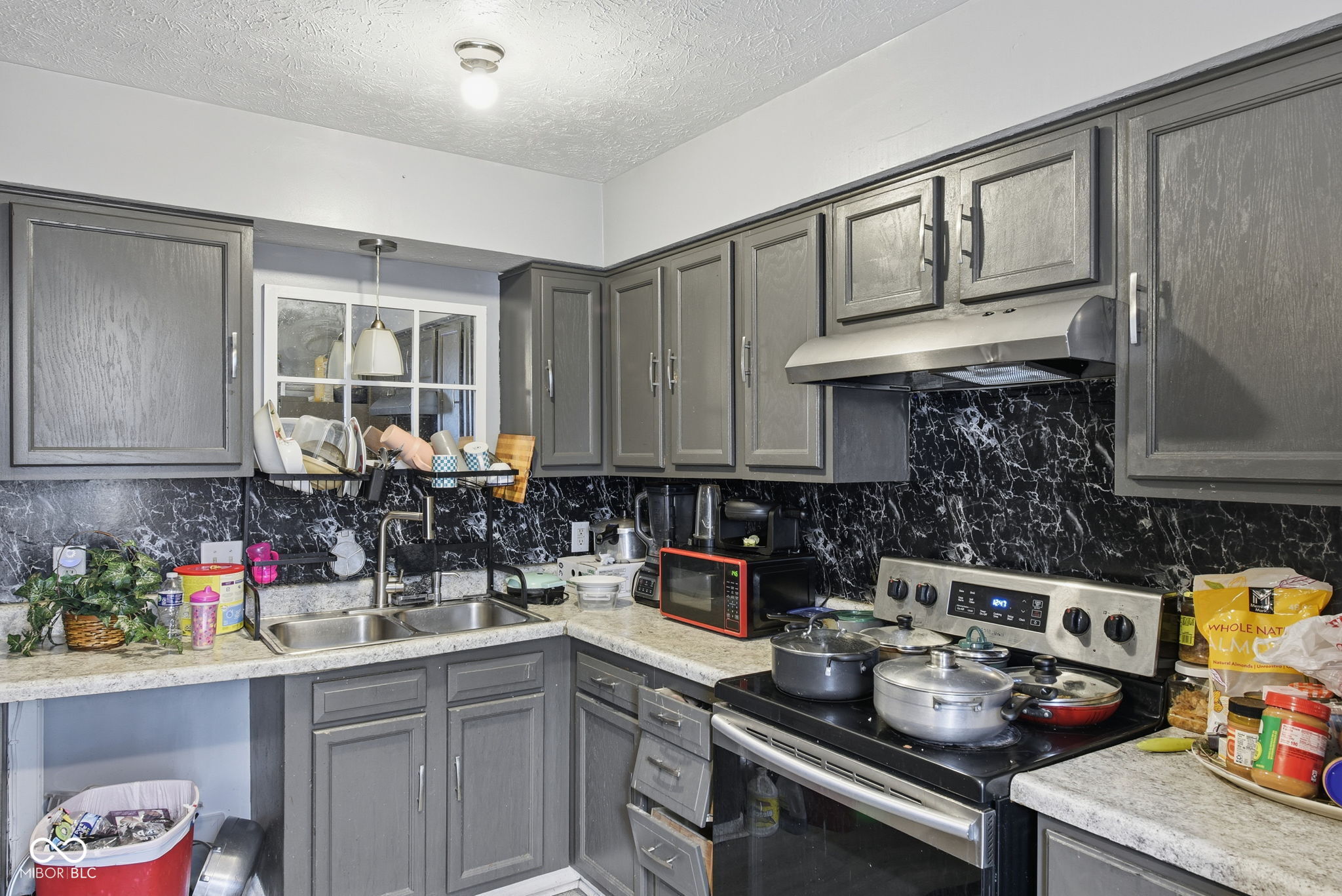 7746 Mountain Stream Way