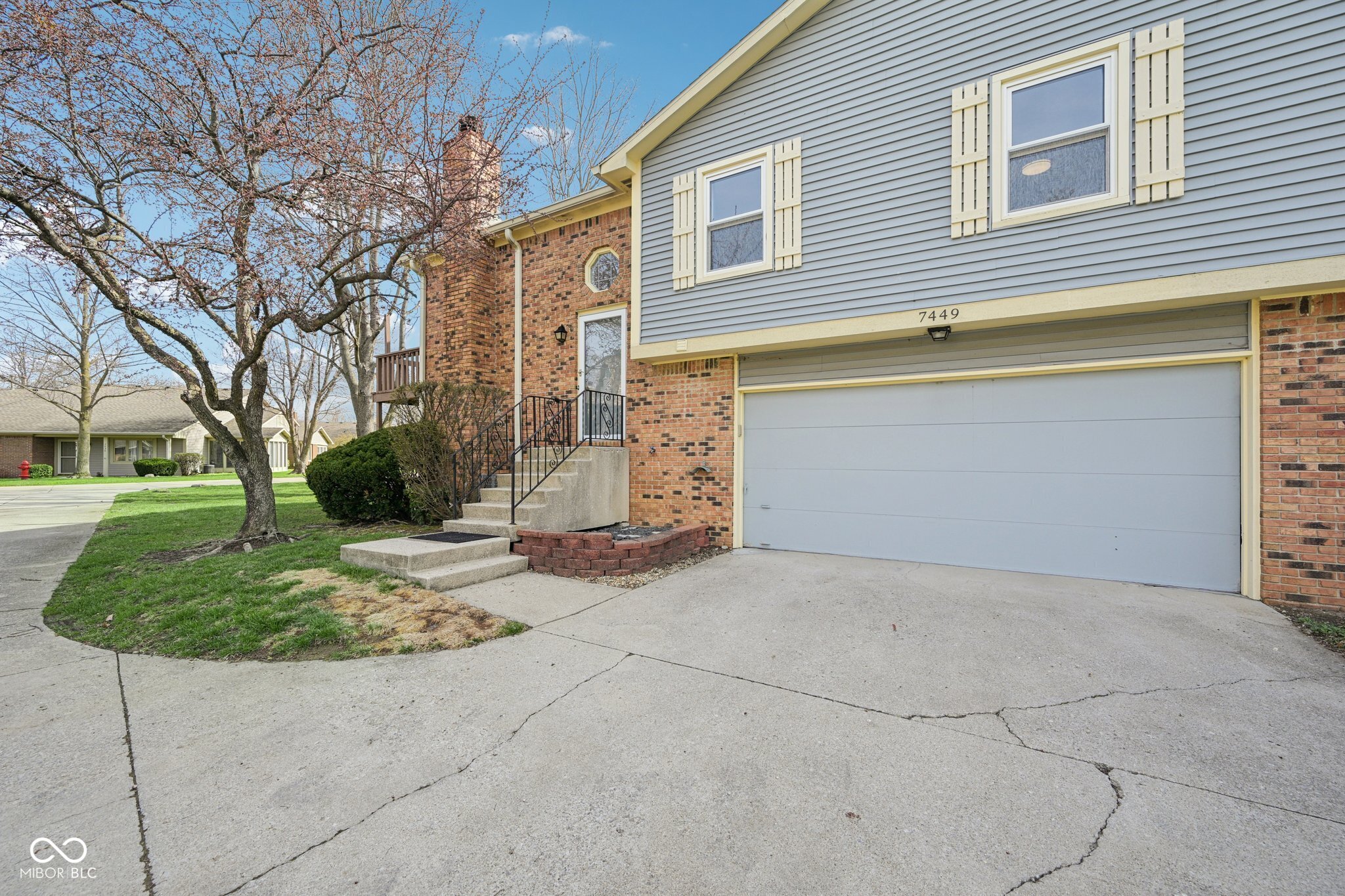 7449 Prairie Lake Drive