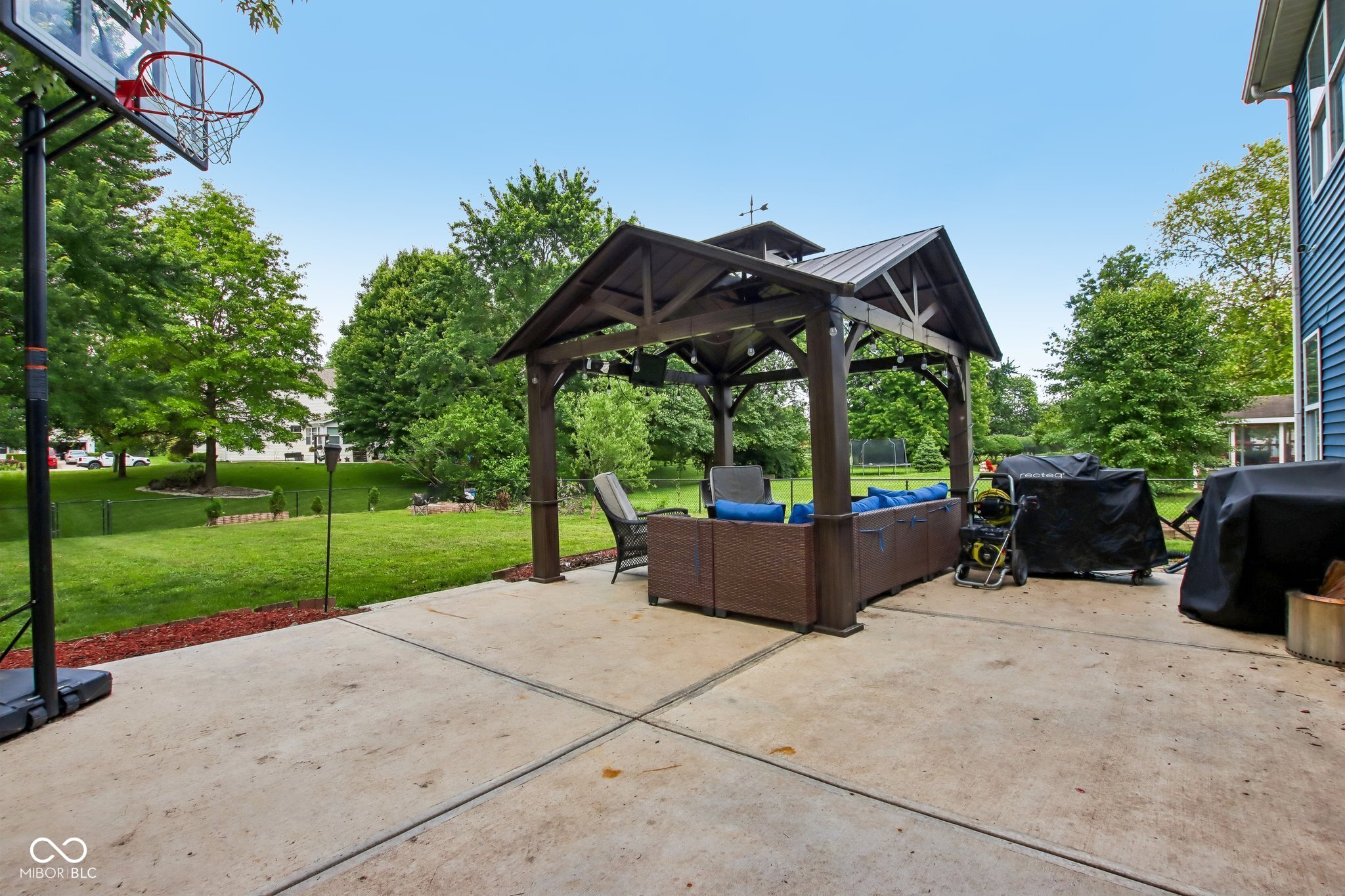 5422 Wakefield Drive S